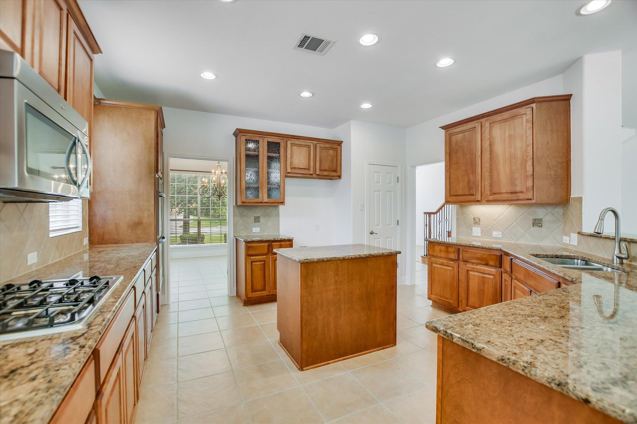 2512 Armatrading Dr Property Photo 9
