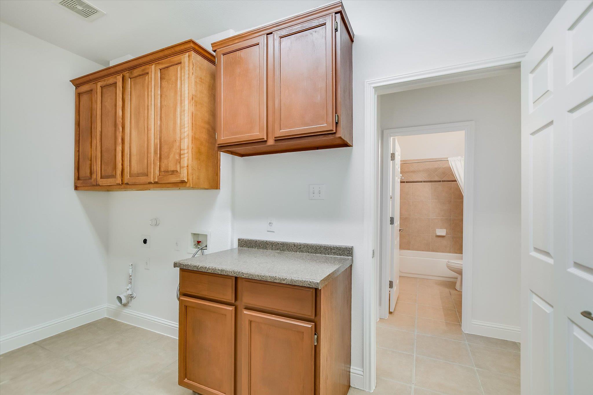 2512 Armatrading Dr Property Photo 12