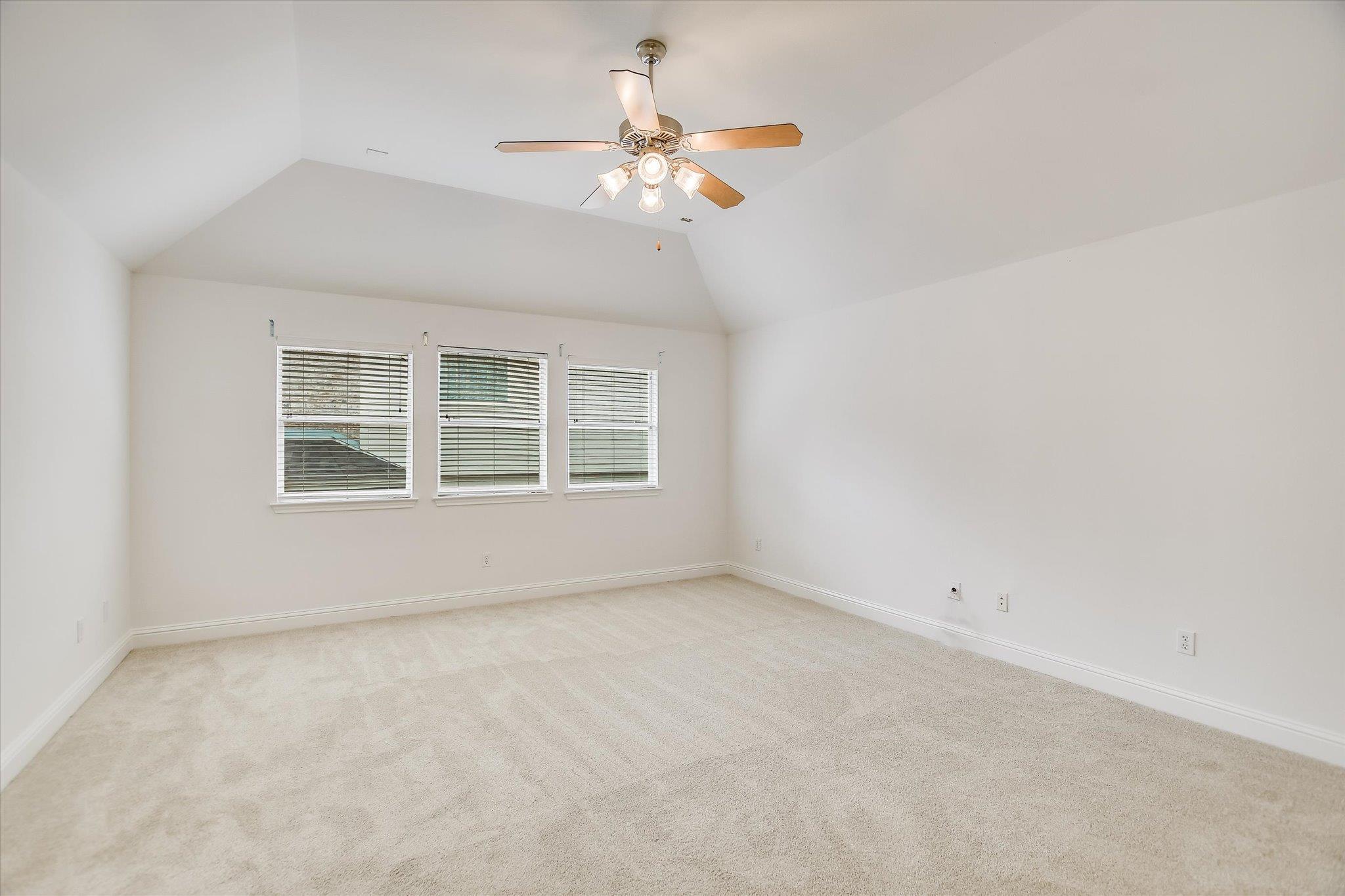 2512 Armatrading Dr Property Photo 17