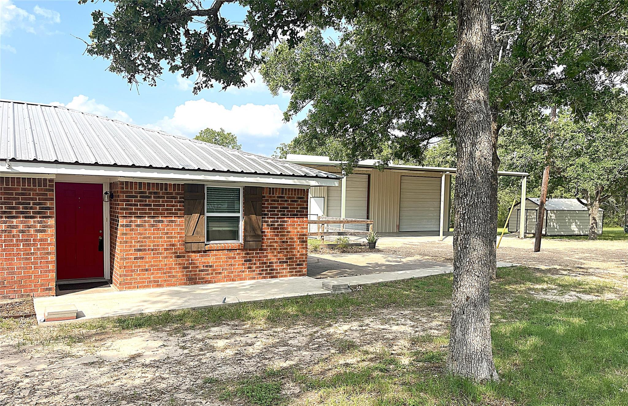 895 Lakeview Dr Property Photo 1