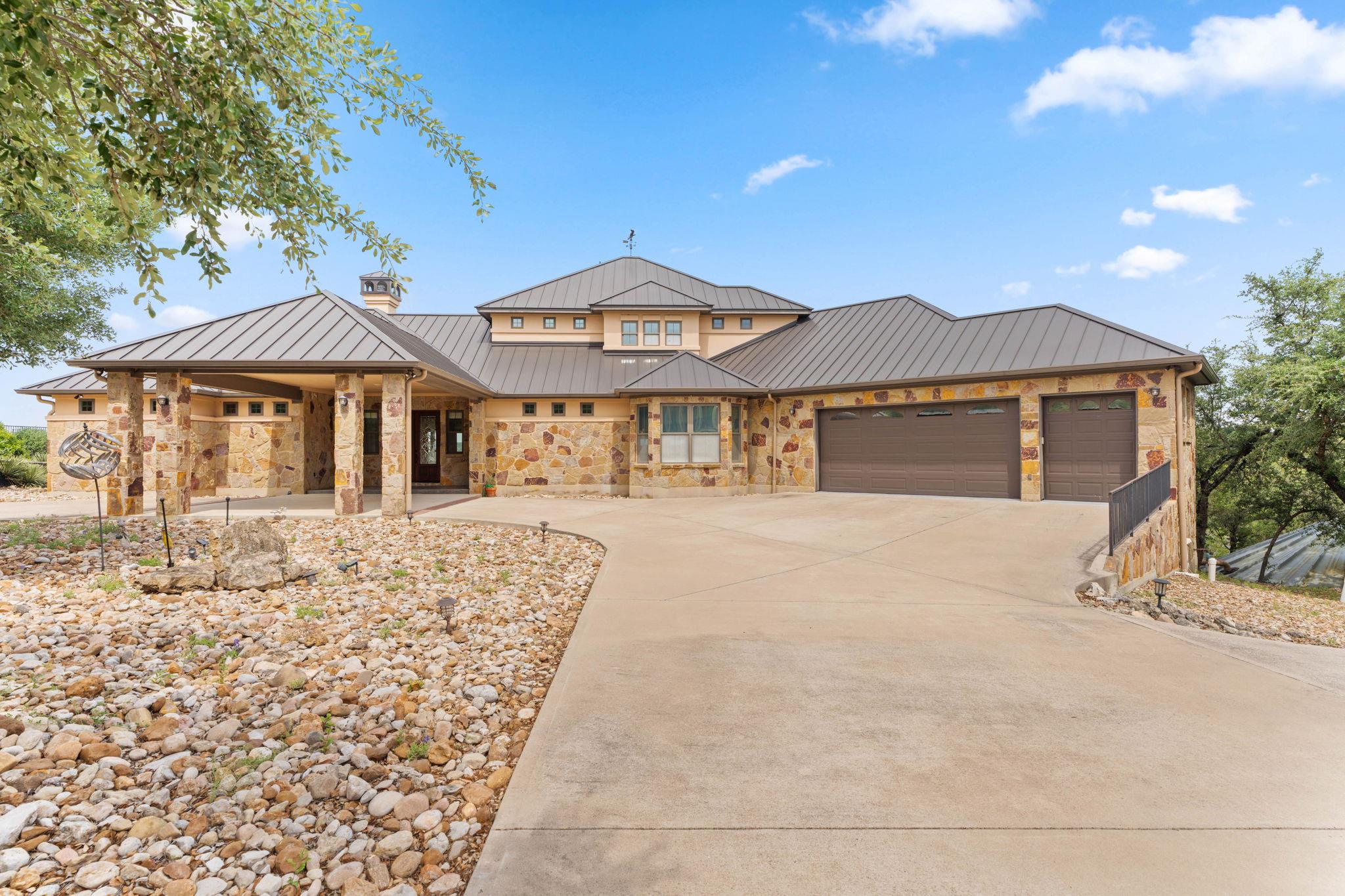 128 Carol Cv Property Photo 4