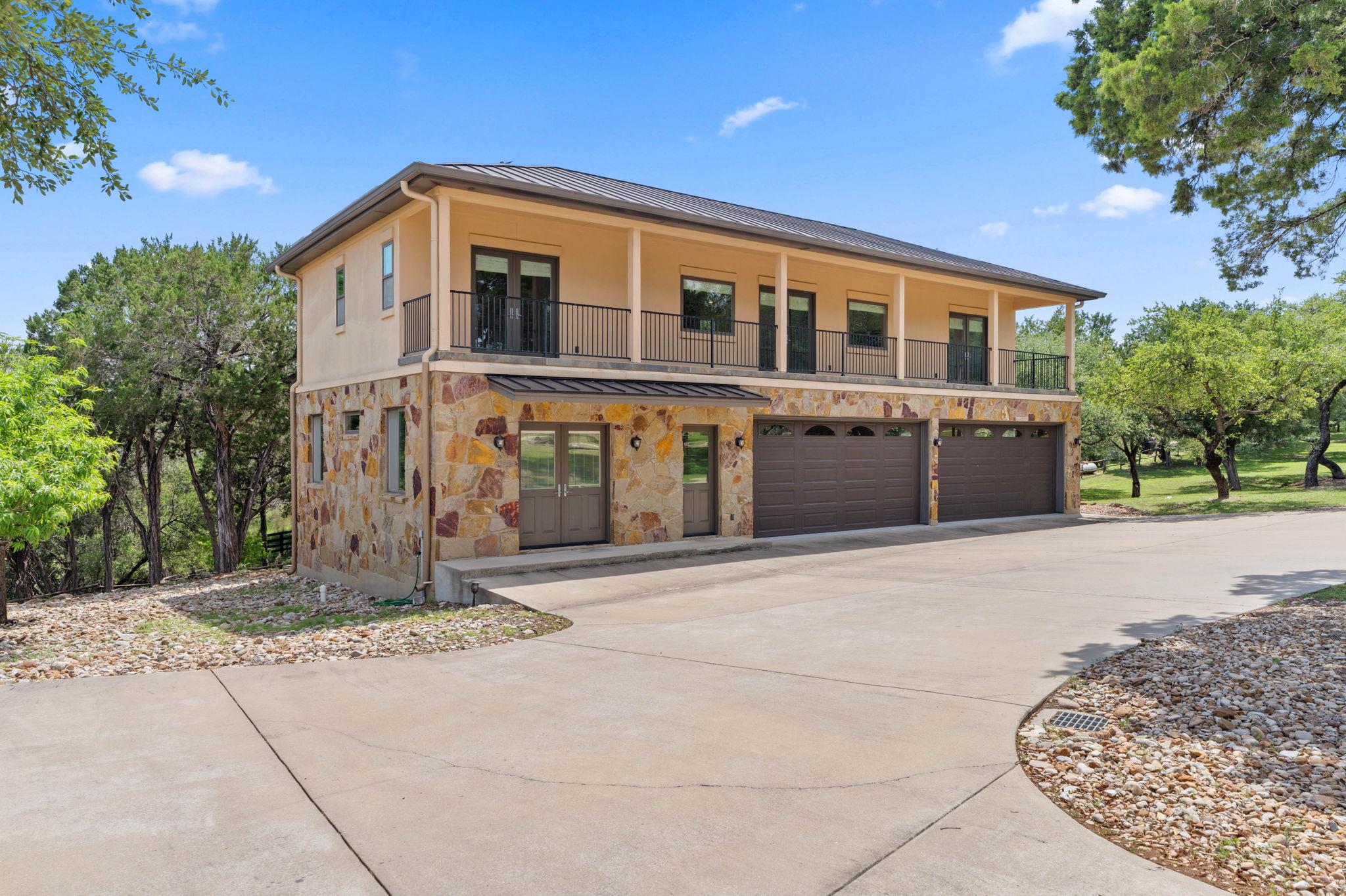 128 Carol Cv Property Photo 5
