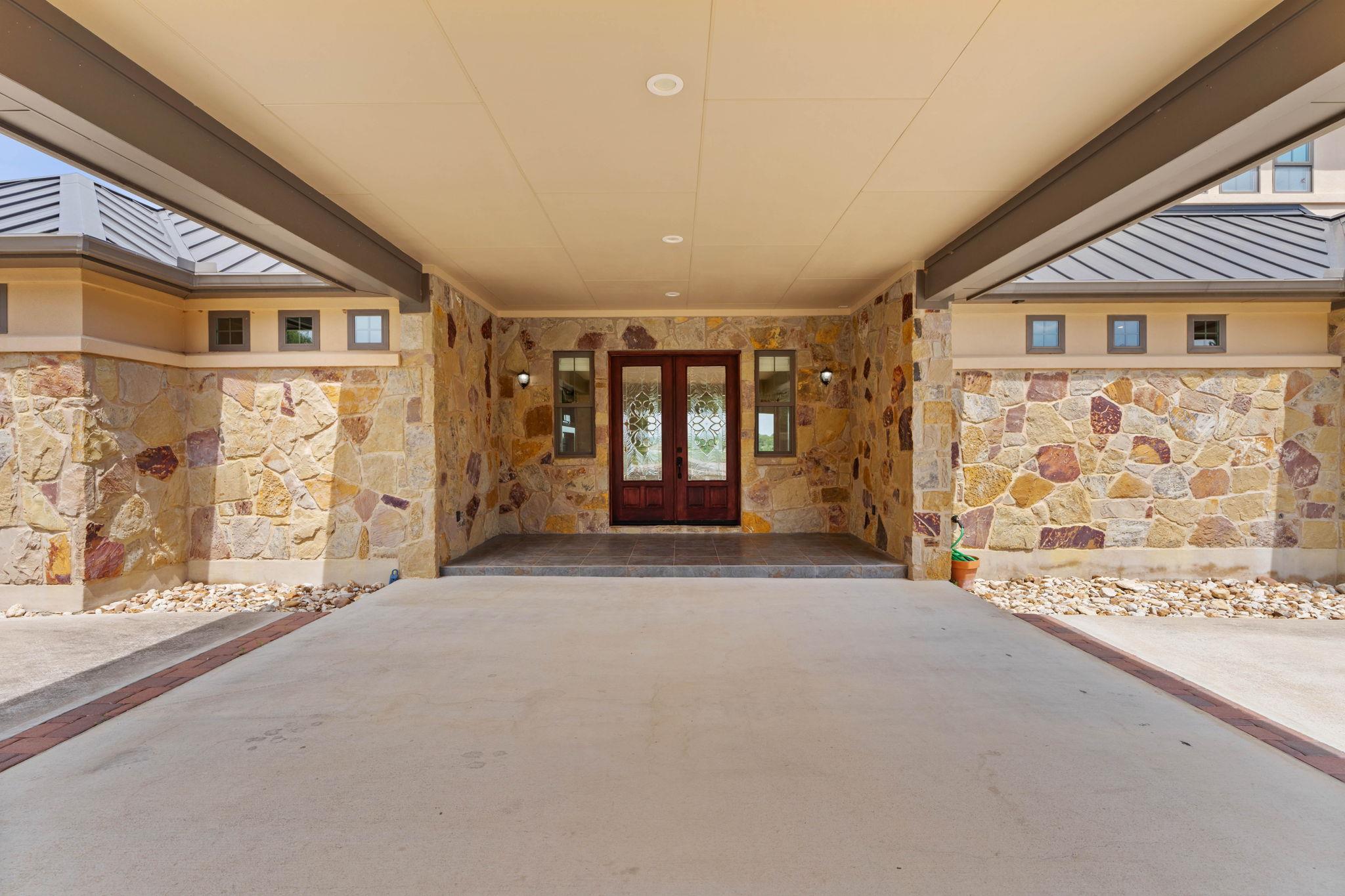 128 Carol Cv Property Photo 7
