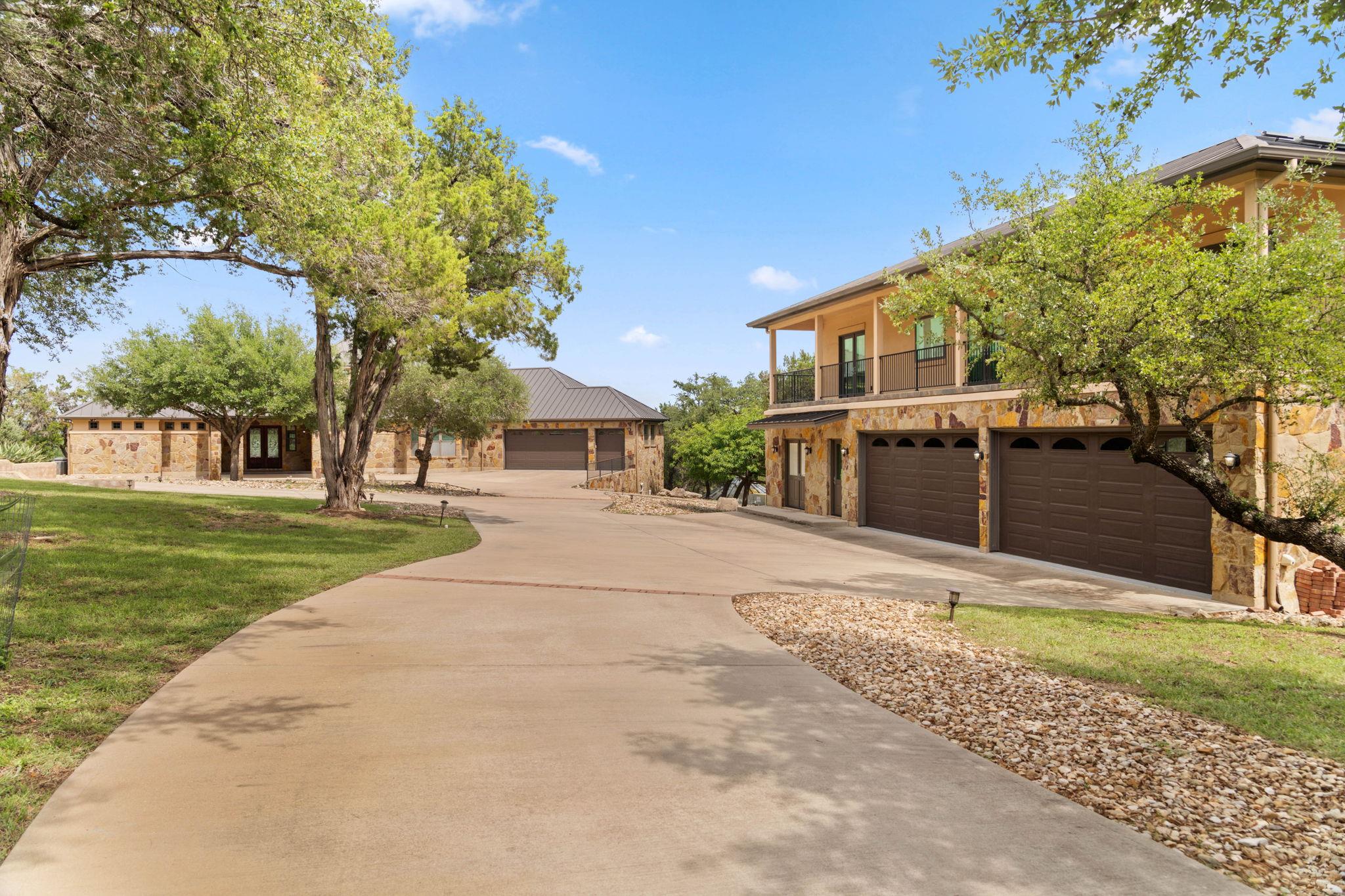 128 Carol Cv Property Photo 9