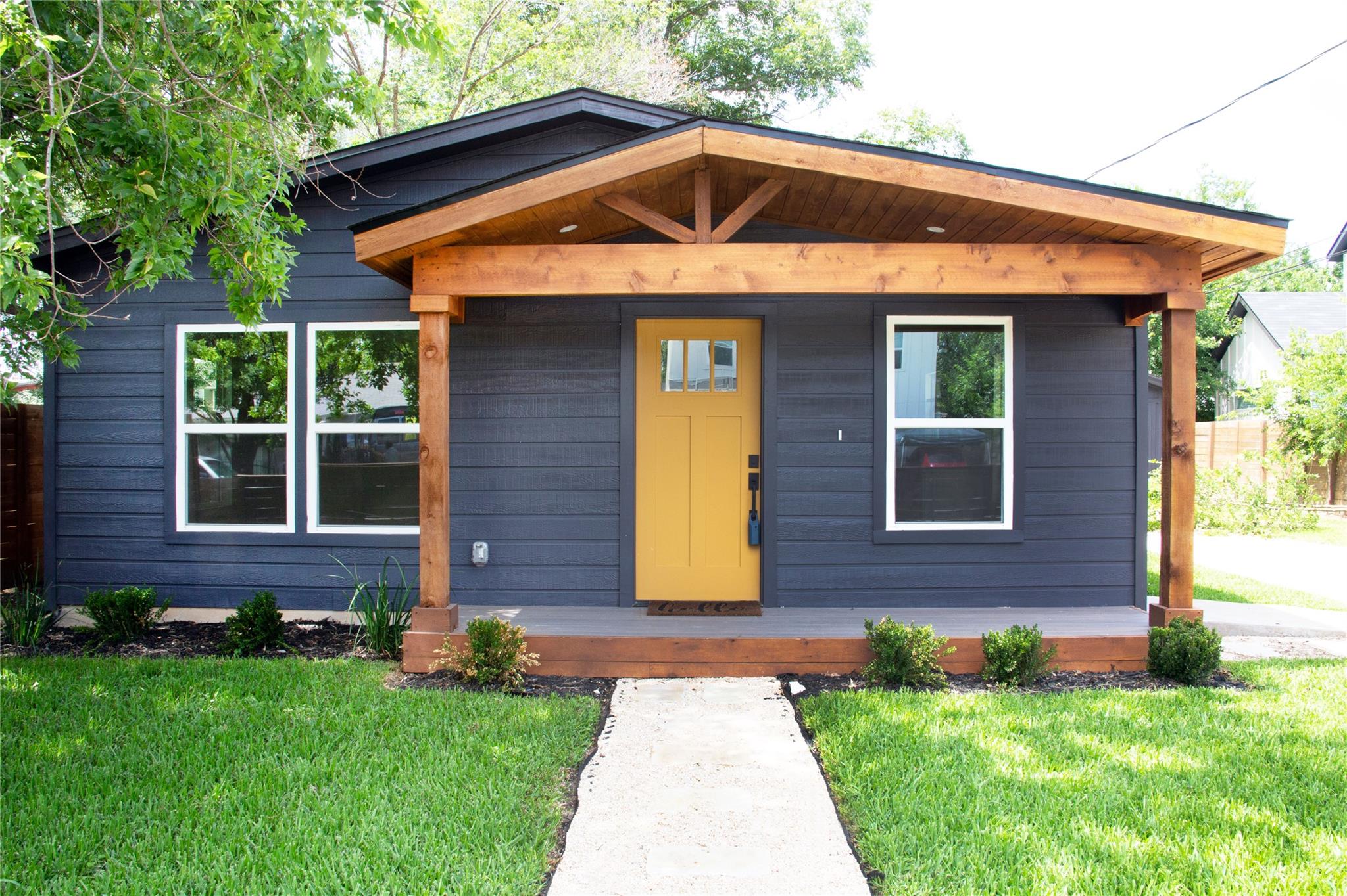 6811 Montana St Property Photo 1