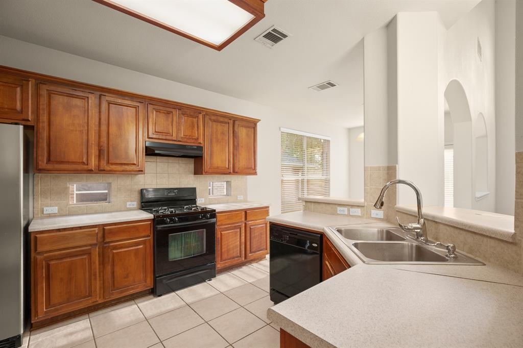 10105 Wind Cave Trl Property Photo 6
