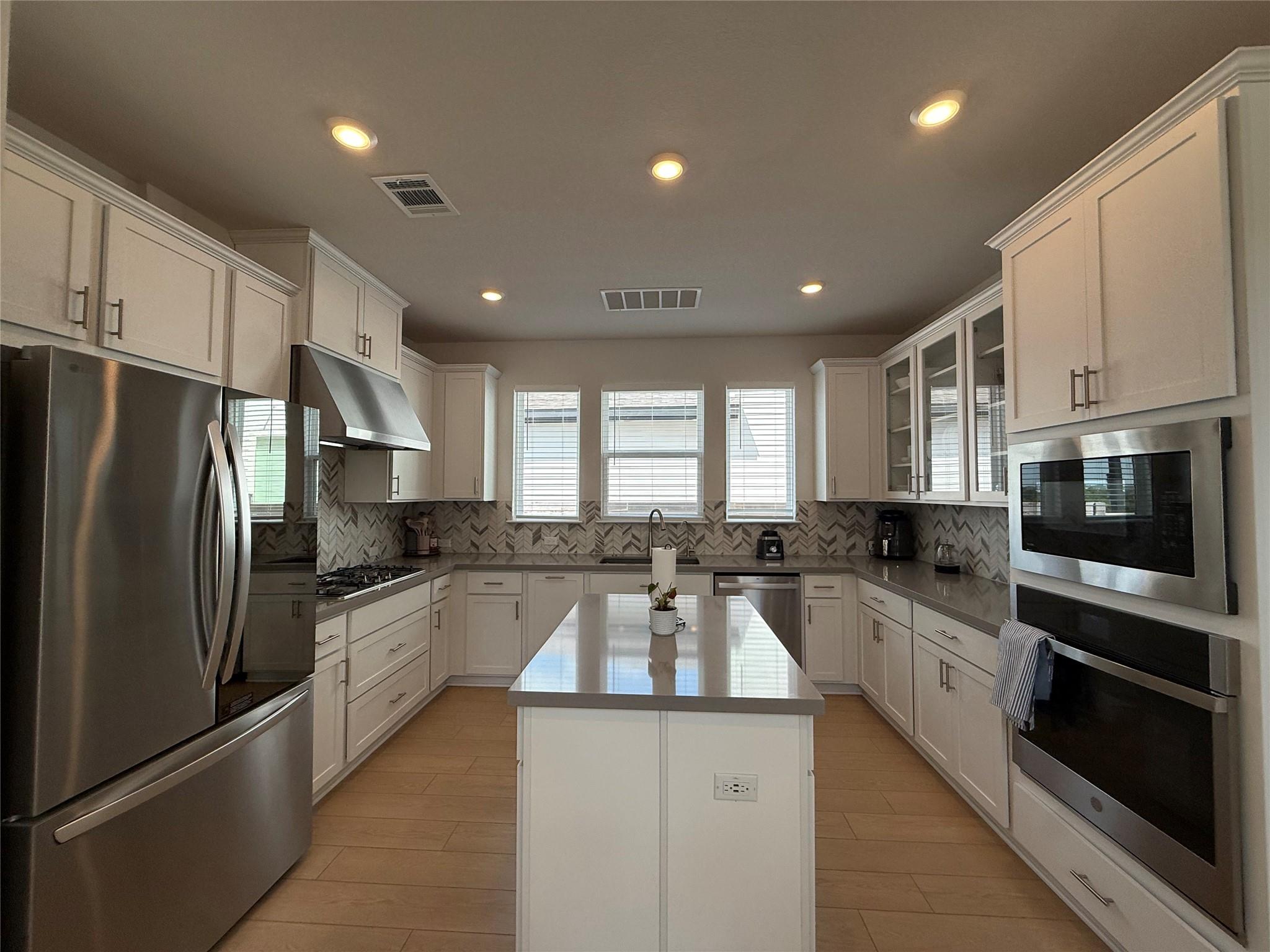 437 Leeward Pass Property Photo 10