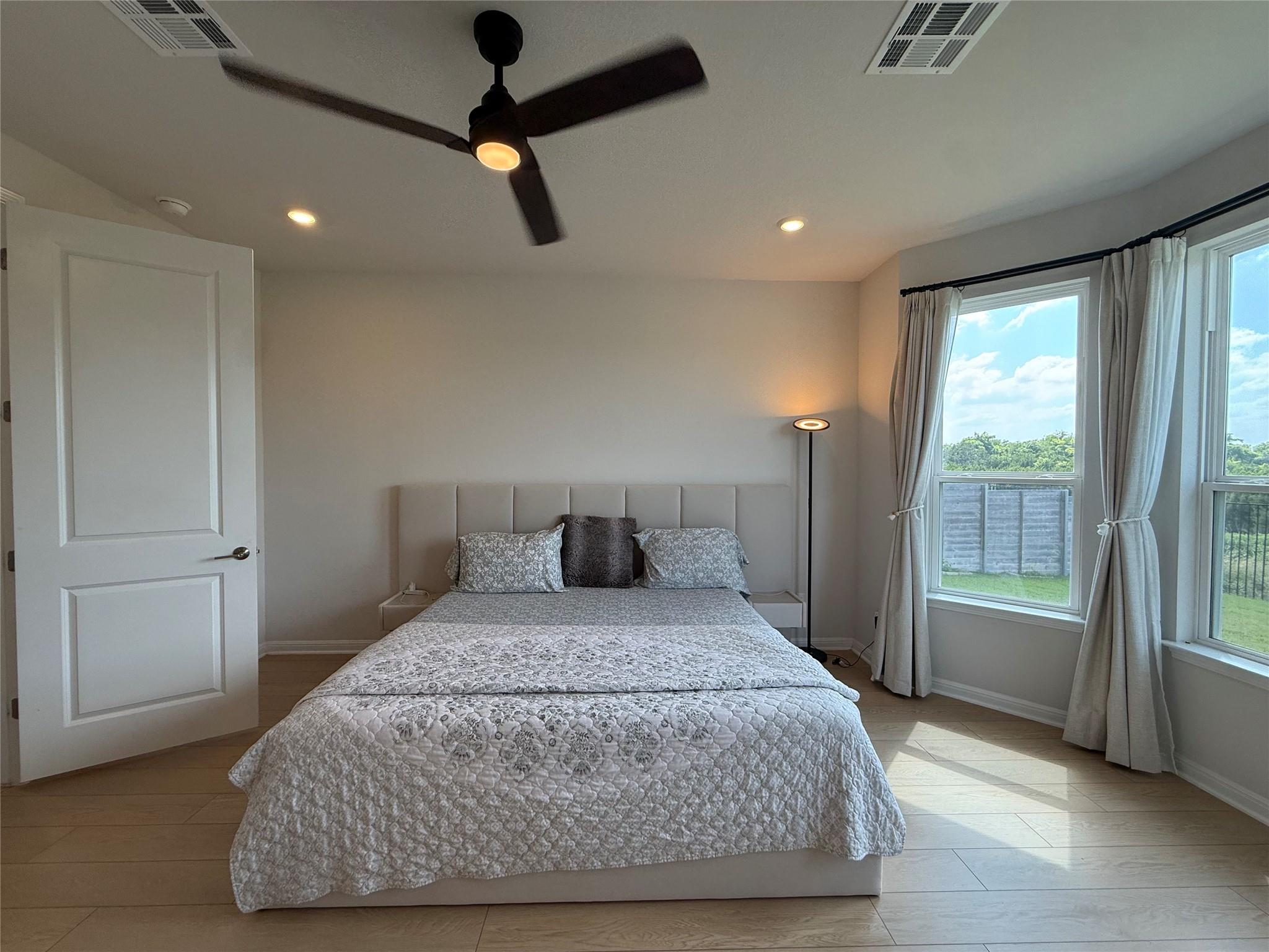 437 Leeward Pass Property Photo 15
