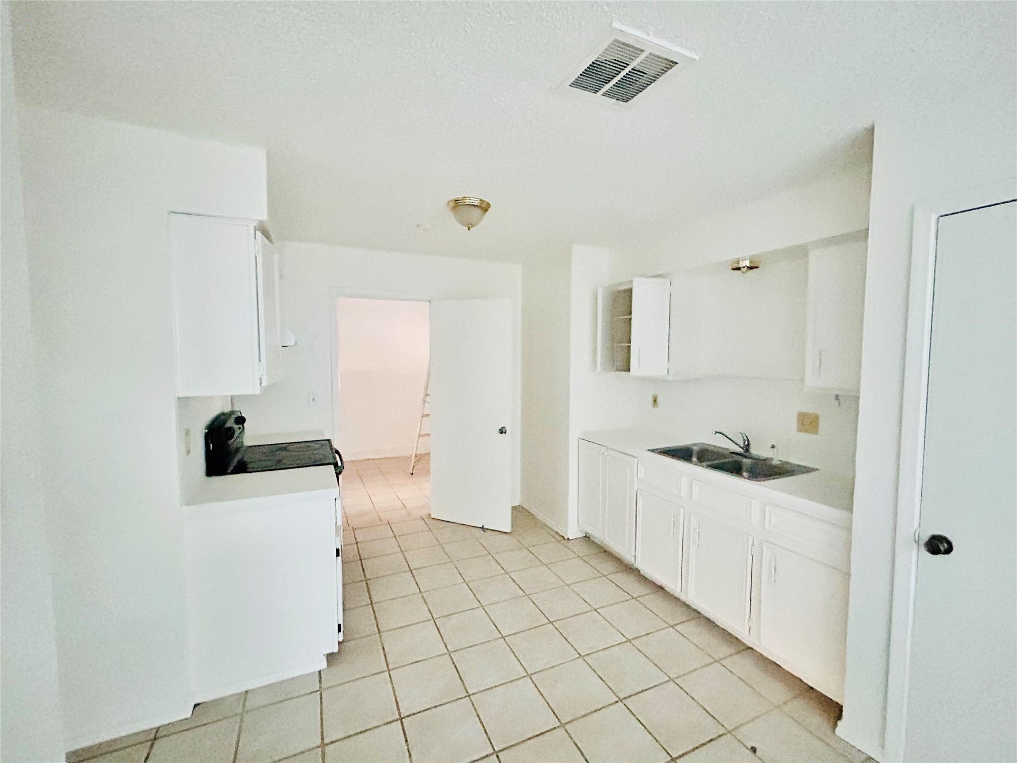 2305 S Bagdad Rd Property Photo 4