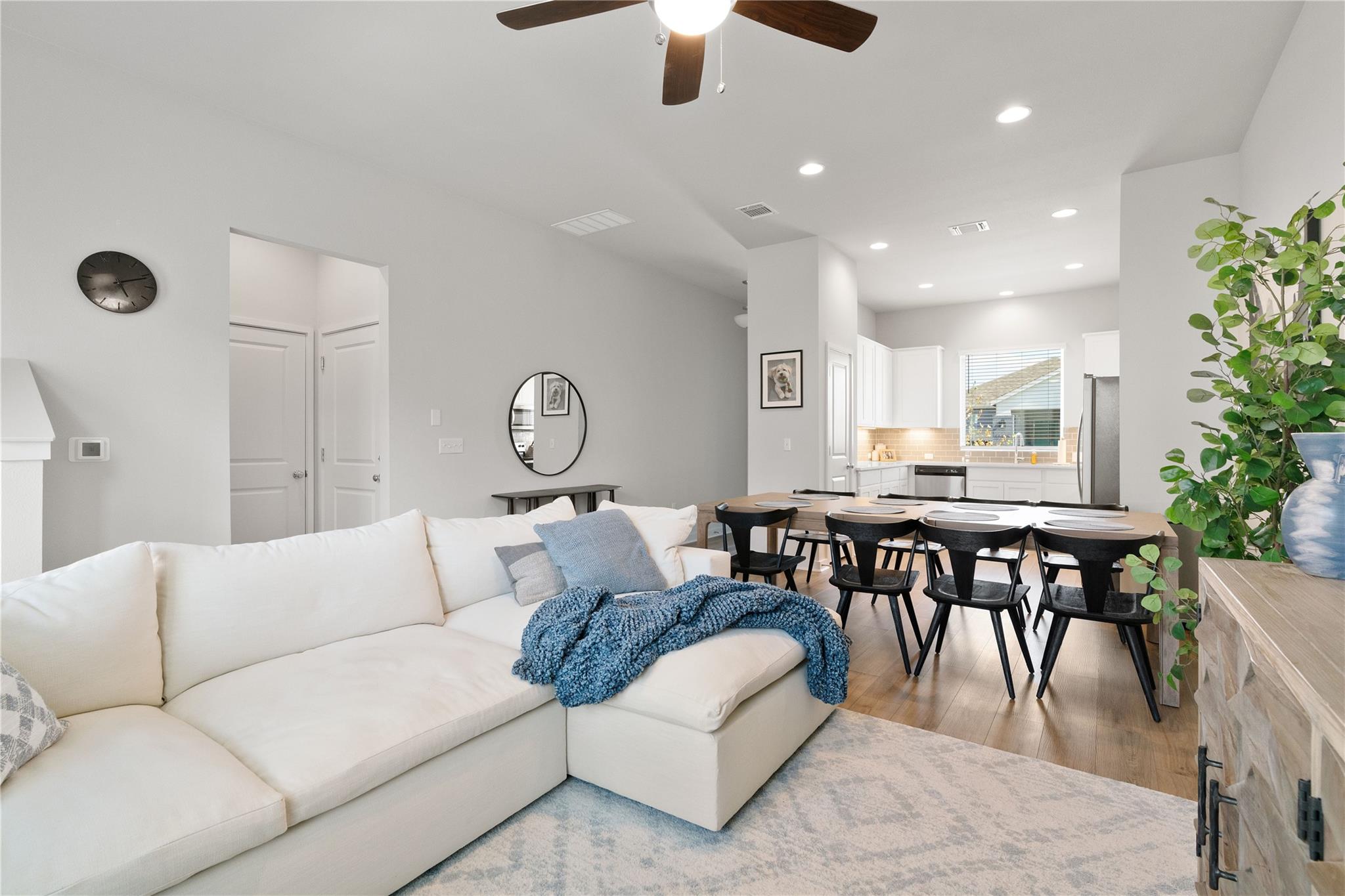 15104 Forum Ave Property Photo 3