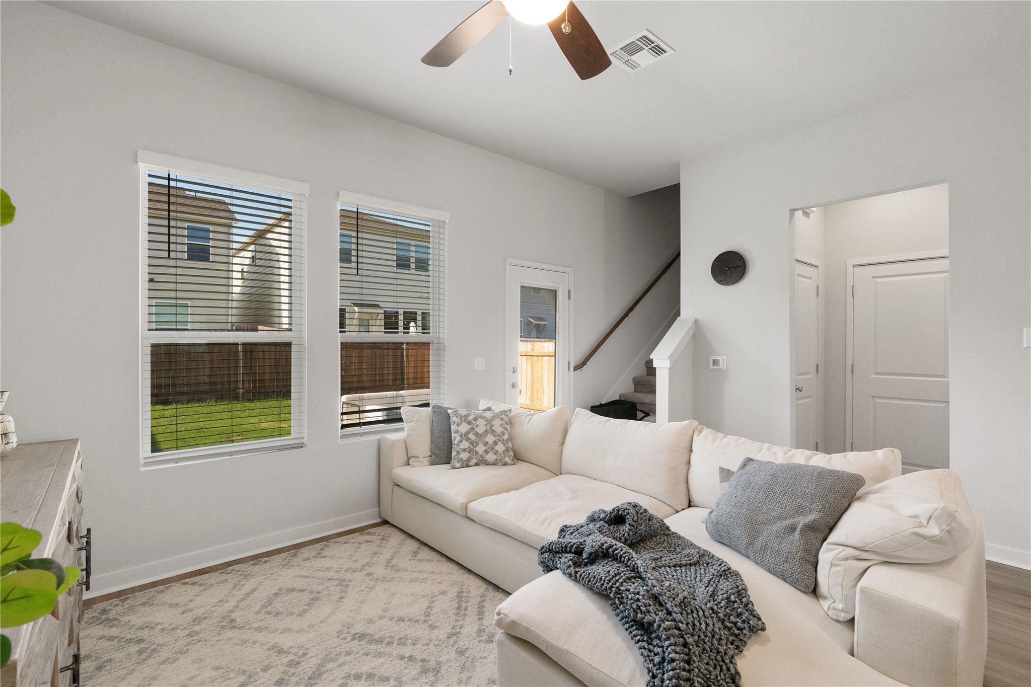 15104 Forum Ave Property Photo 6