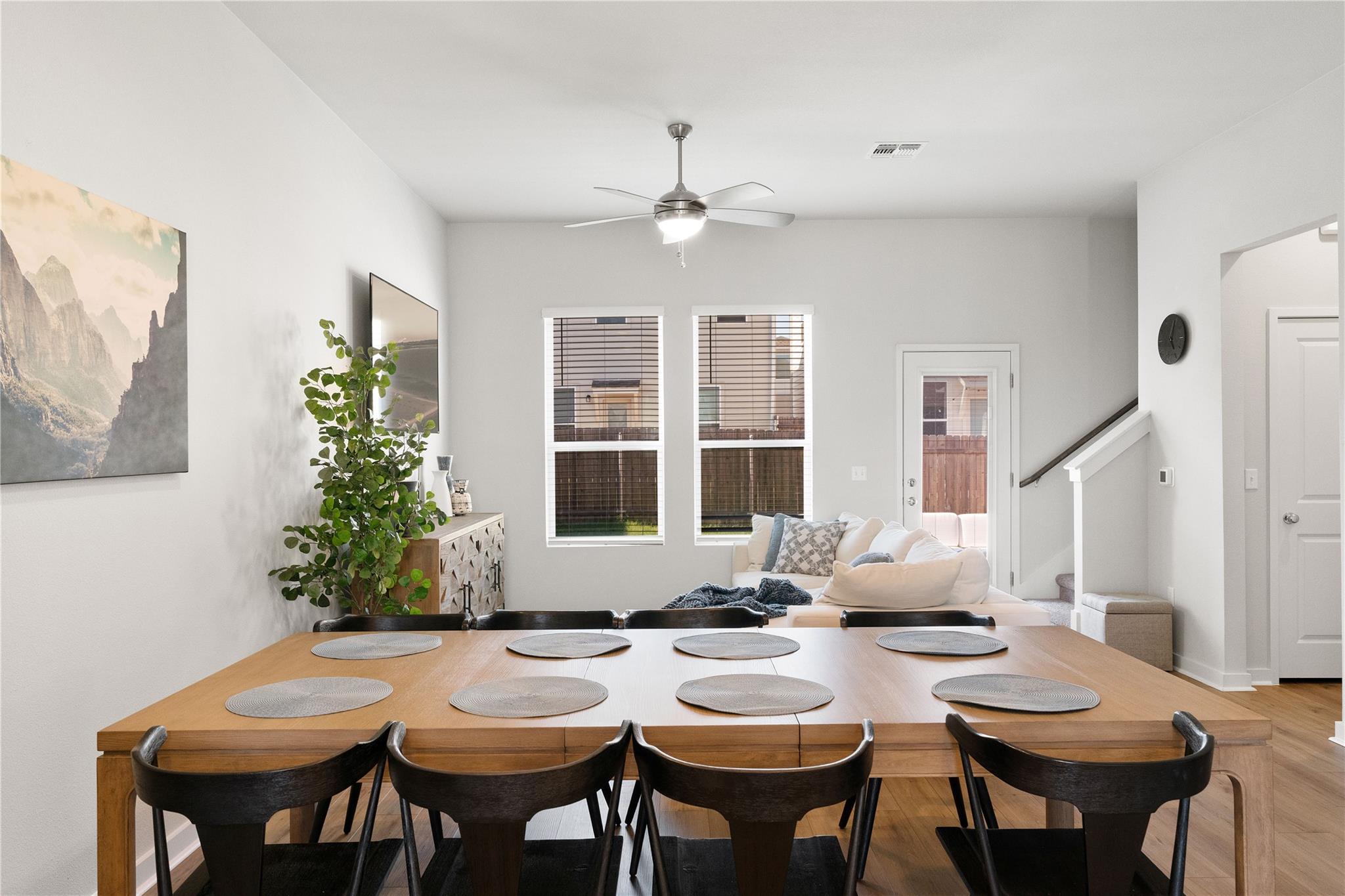 15104 Forum Ave Property Photo 9