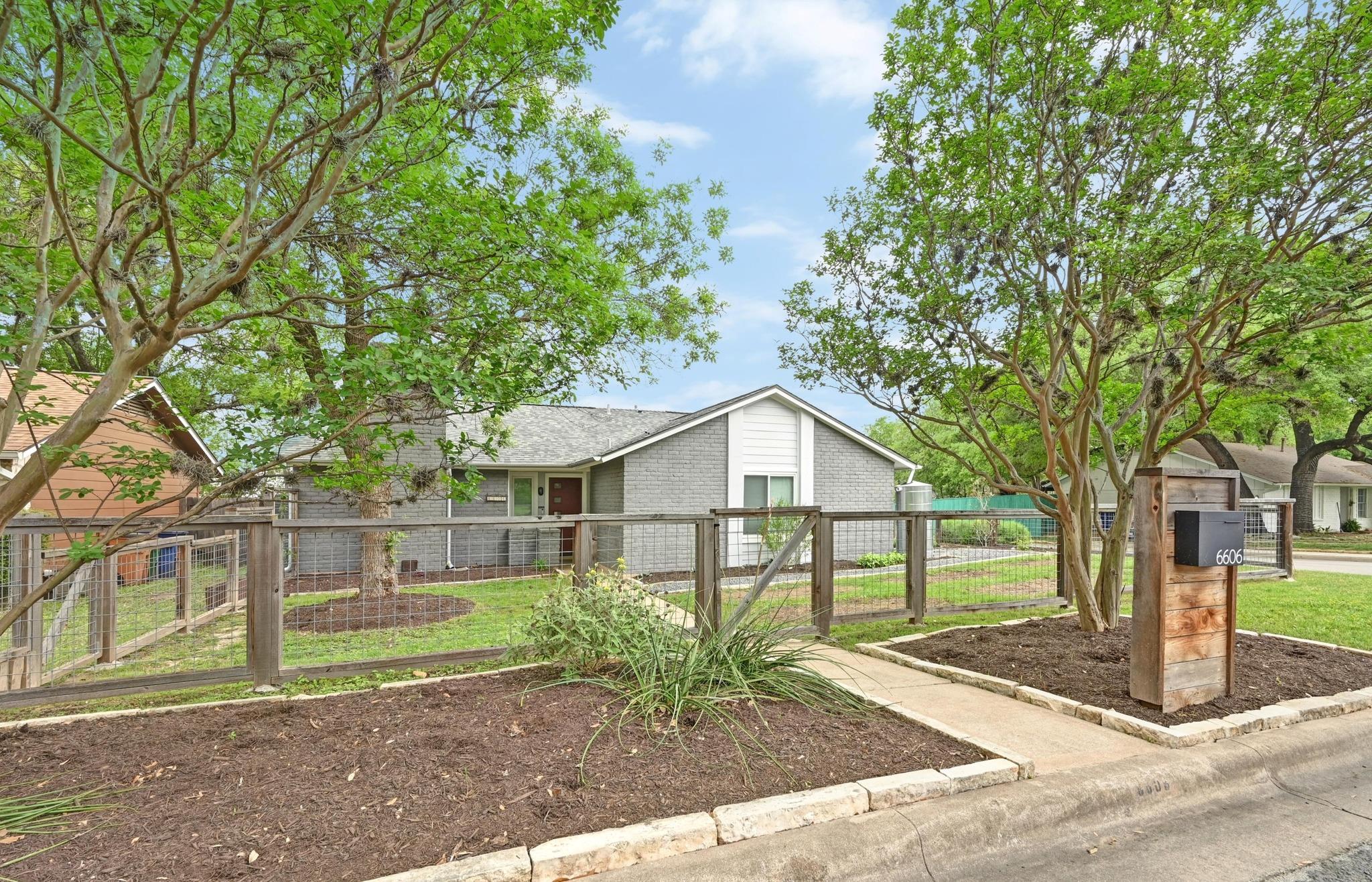 6606 Woodhue Dr Property Photo