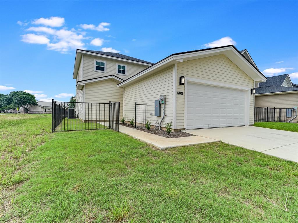 408 Stagecoach Trl Property Photo 1