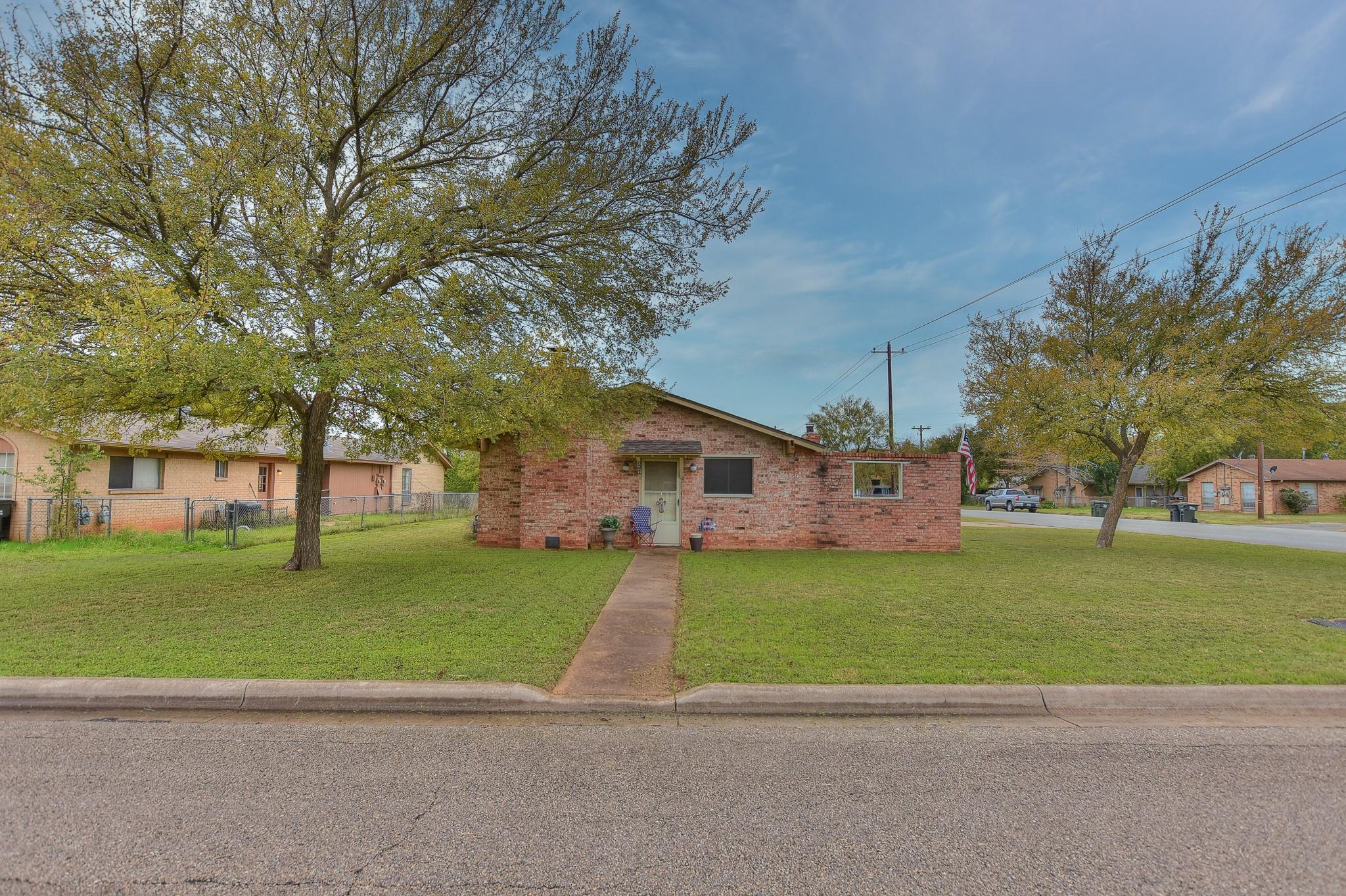 2404 Cottonwood Dr A/b Property Photo 3