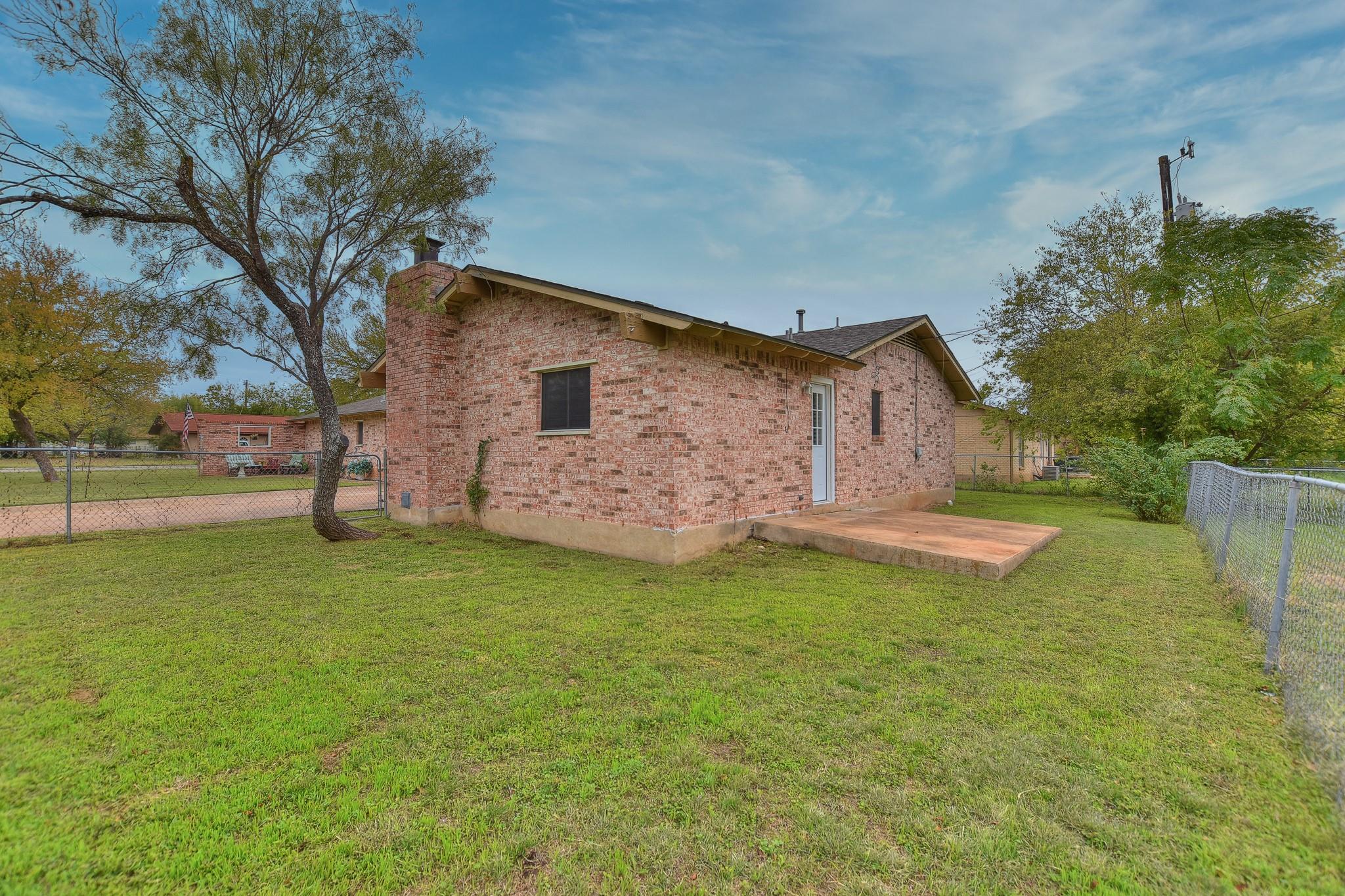 2404 Cottonwood Dr A/b Property Photo 9