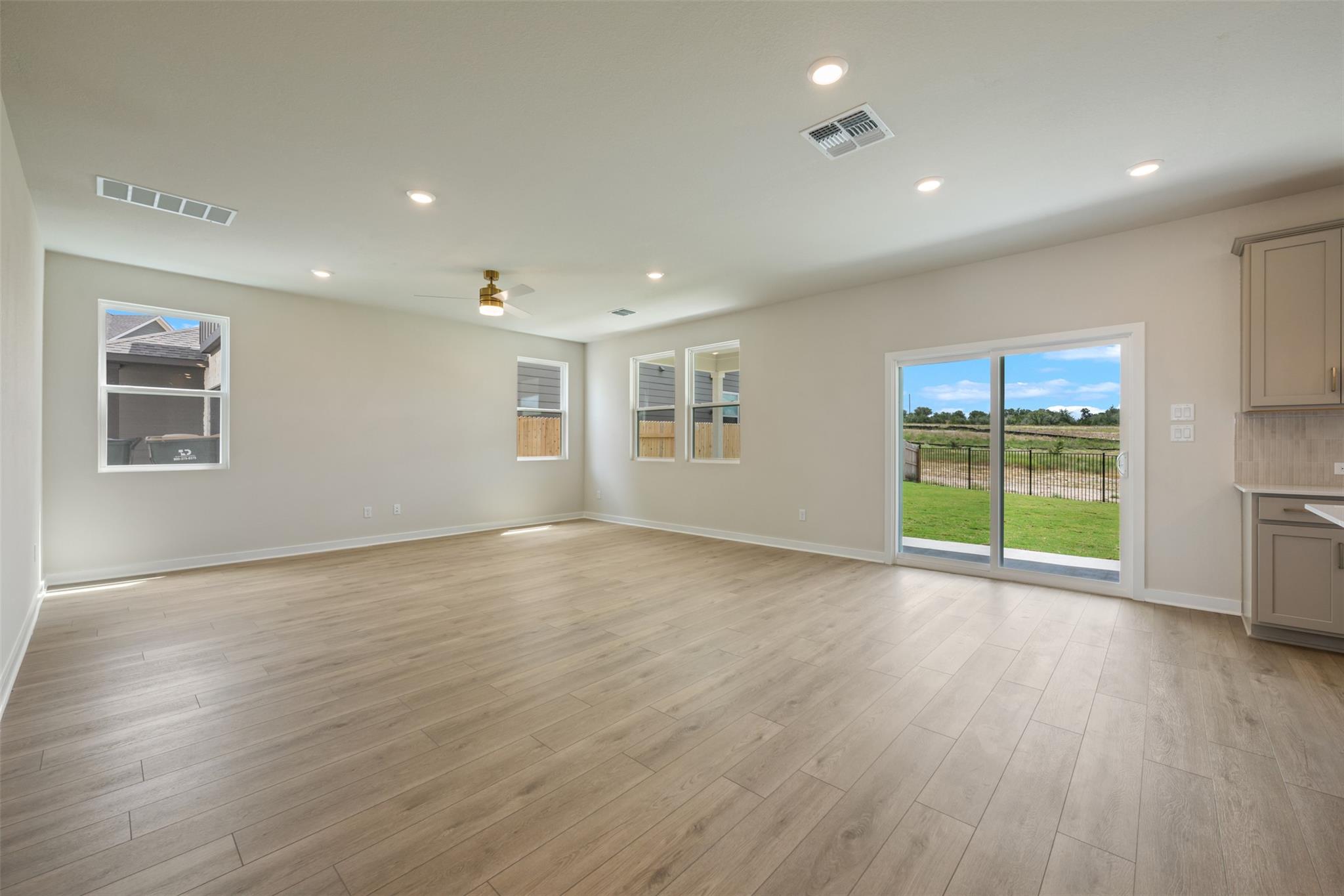 278 Crater Lake Dr Property Photo 11