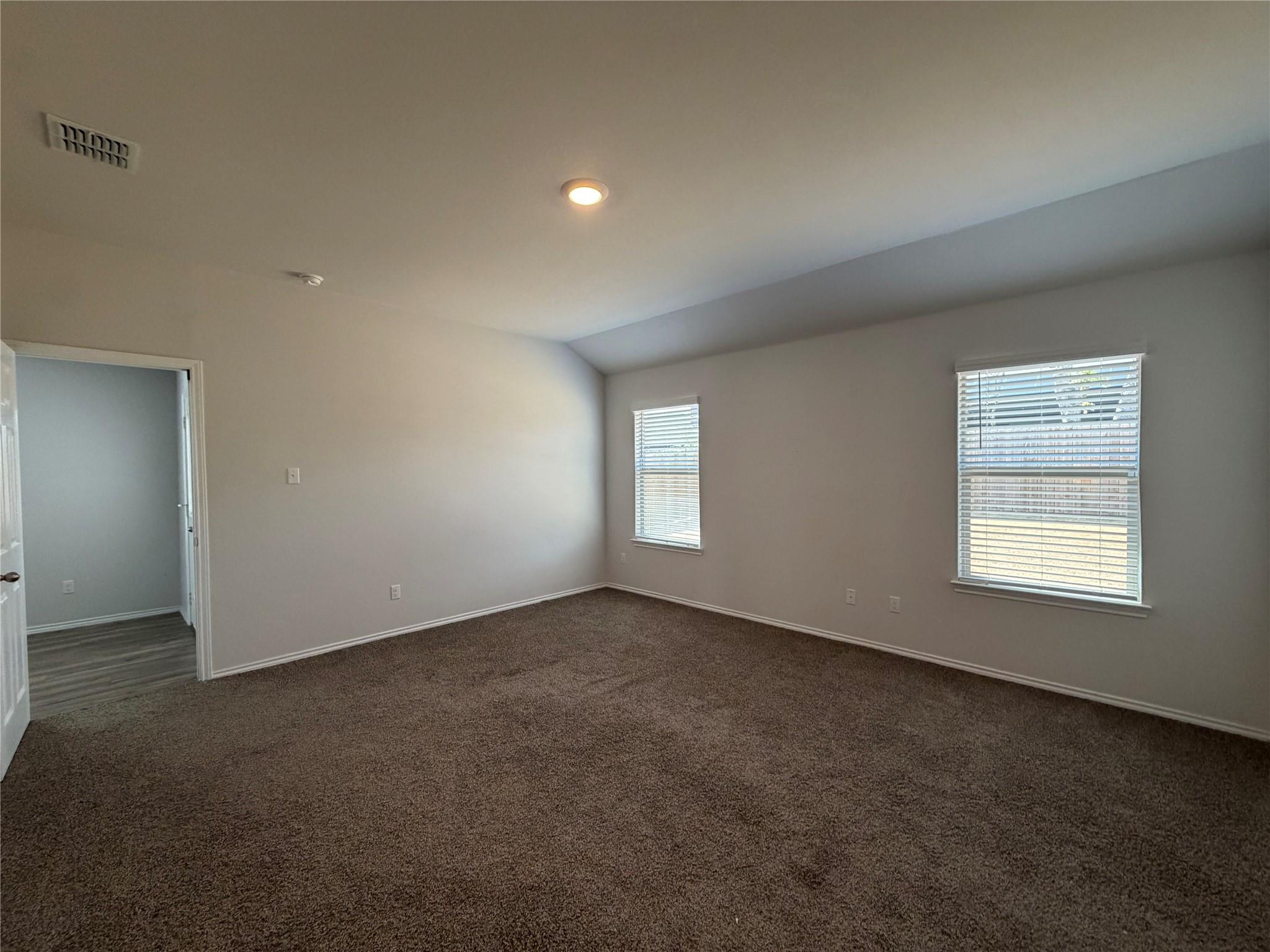 1160 Oxford Ln Property Photo 5