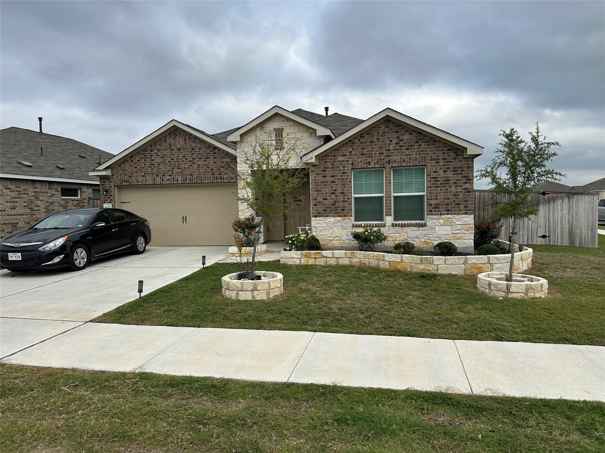 128 Wolseley Dr Property Photo 1