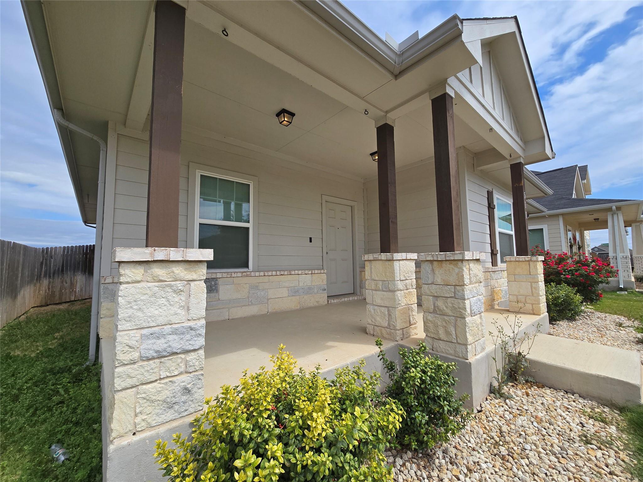 511 Pulitzer Dr Property Photo 2