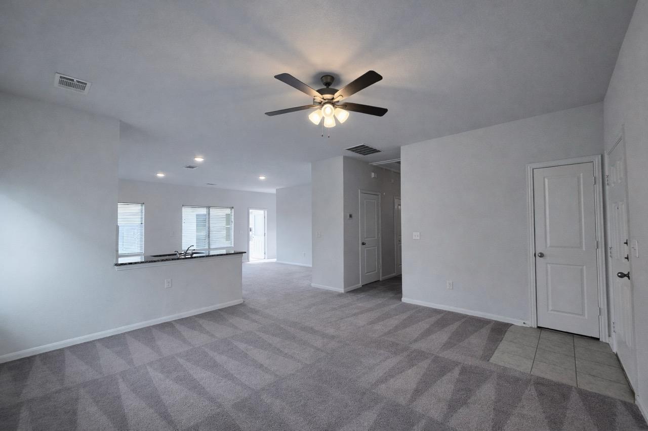 511 Pulitzer Dr Property Photo 4