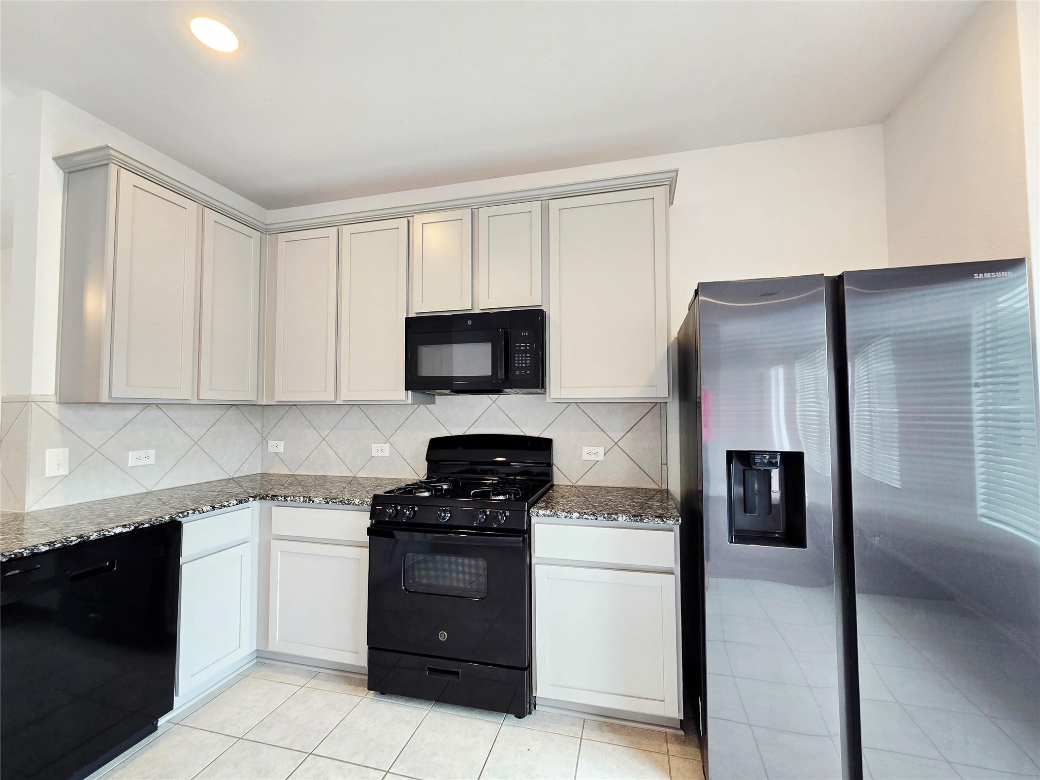 511 Pulitzer Dr Property Photo 6
