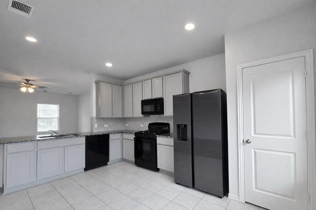 511 Pulitzer Dr Property Photo 7
