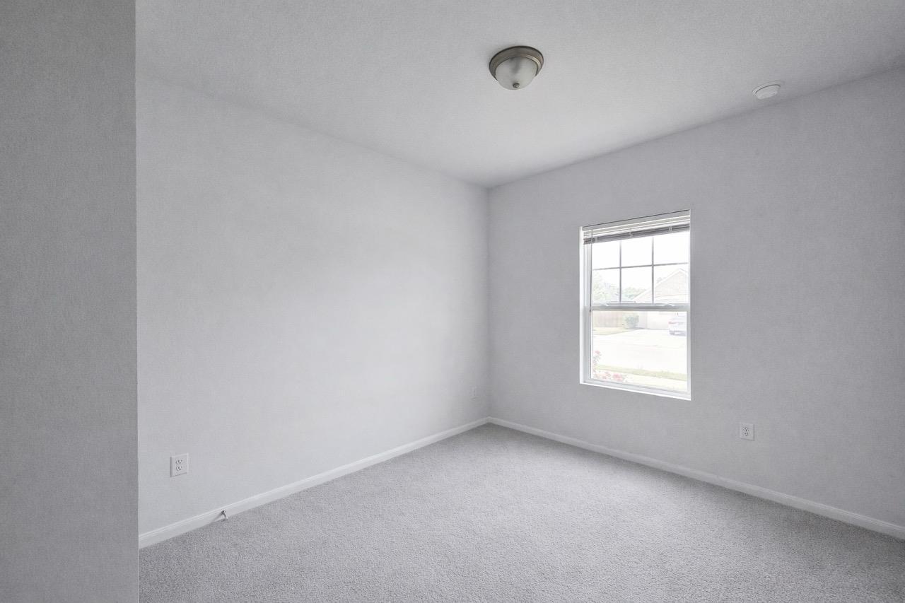 511 Pulitzer Dr Property Photo 12