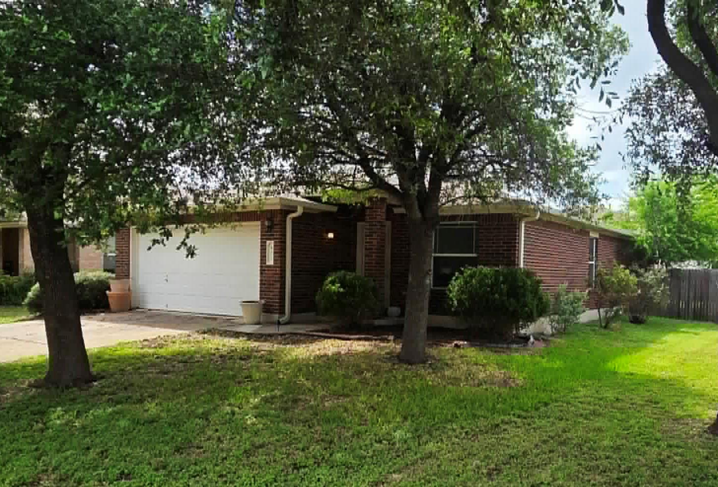 407 MCCARTHUR Dr Property Photo 1