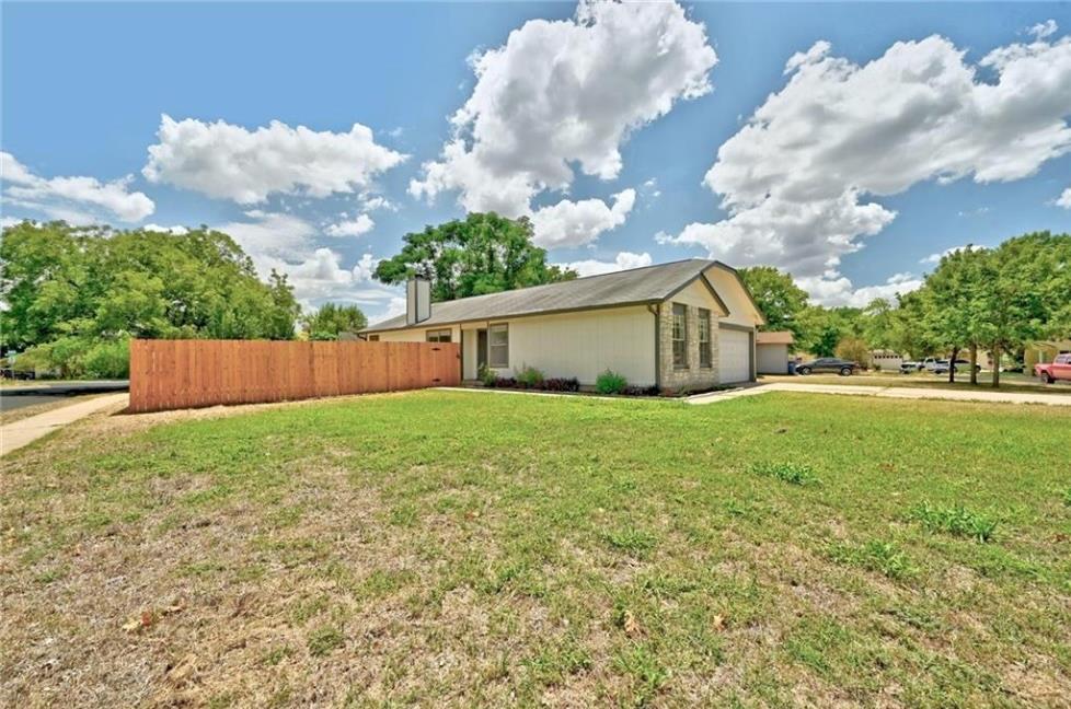 9601 Holly Springs Dr Property Photo 2