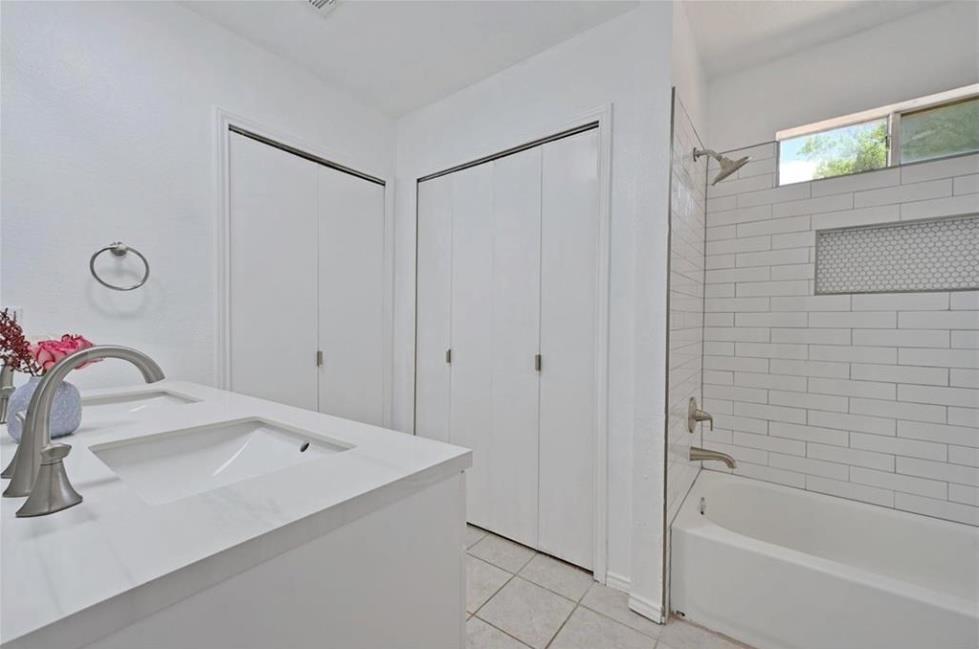 9601 Holly Springs Dr Property Photo 17