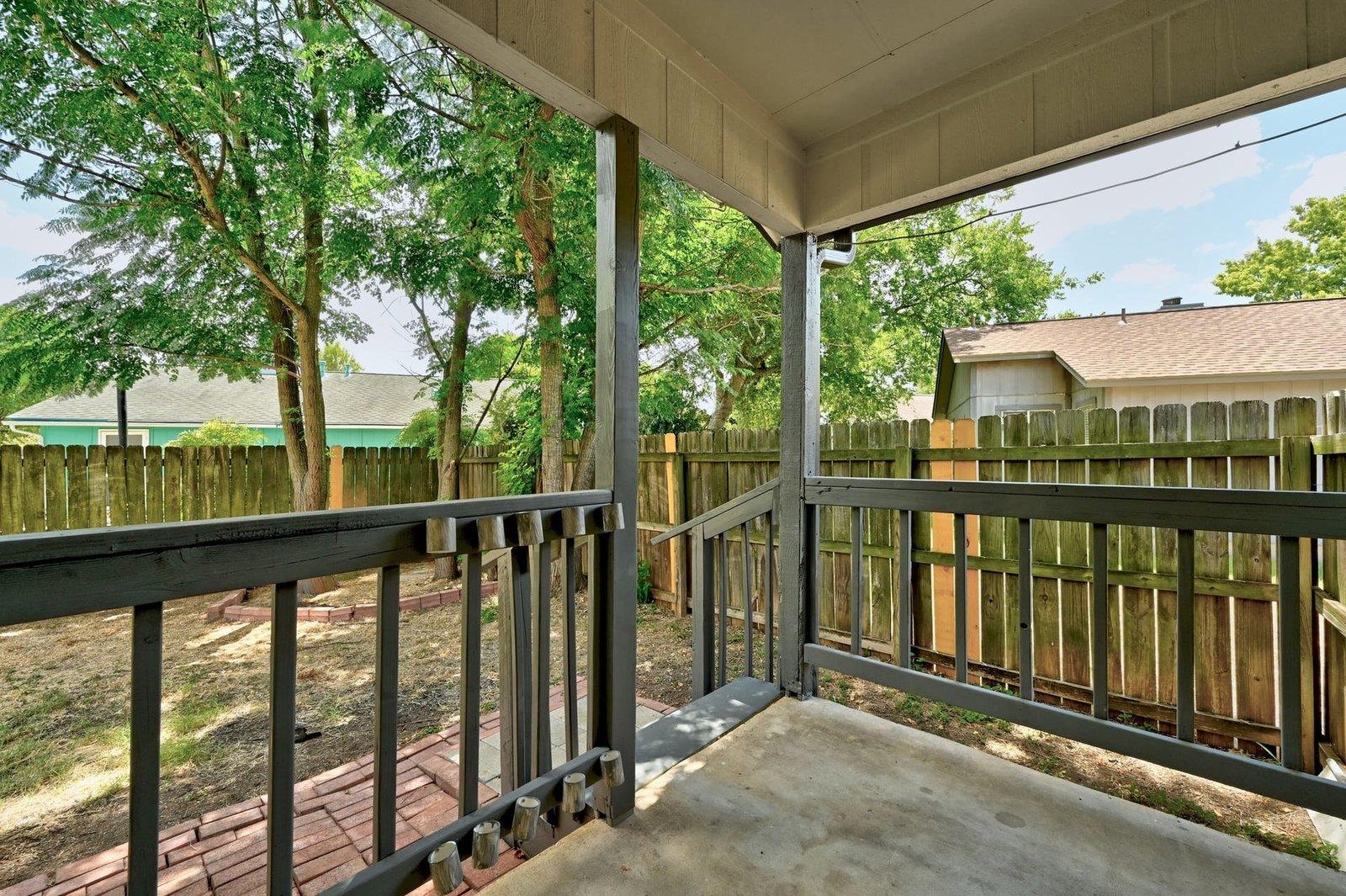 9601 Holly Springs Dr Property Photo 23