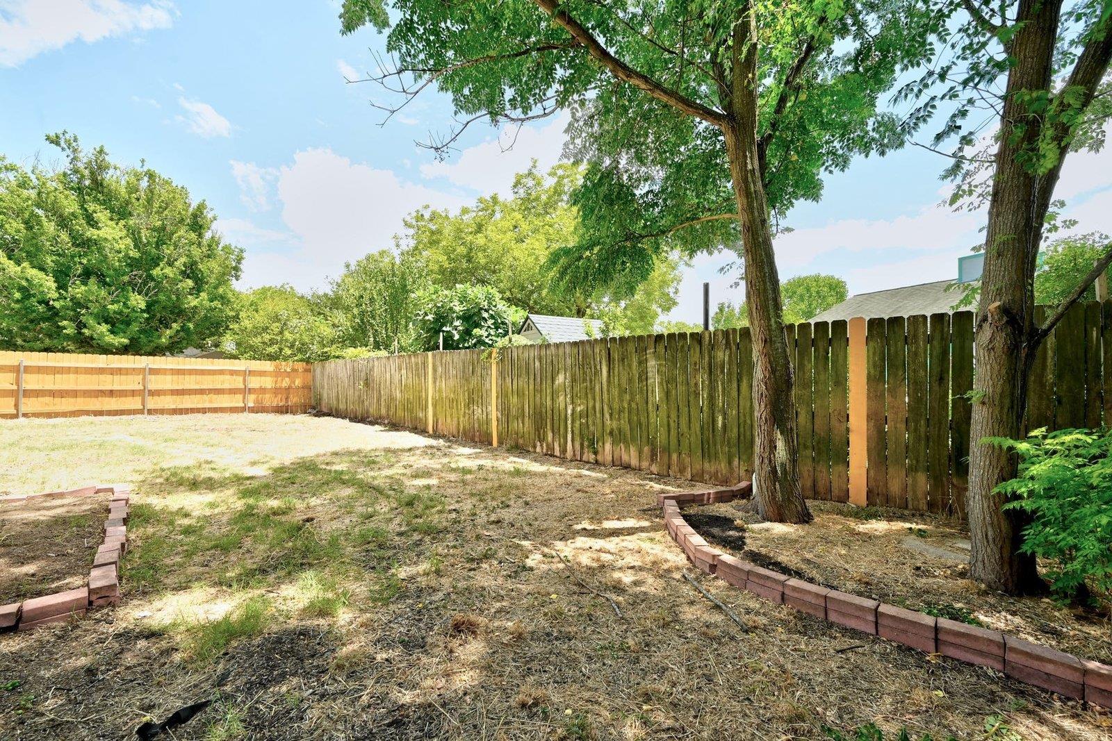 9601 Holly Springs Dr Property Photo 24