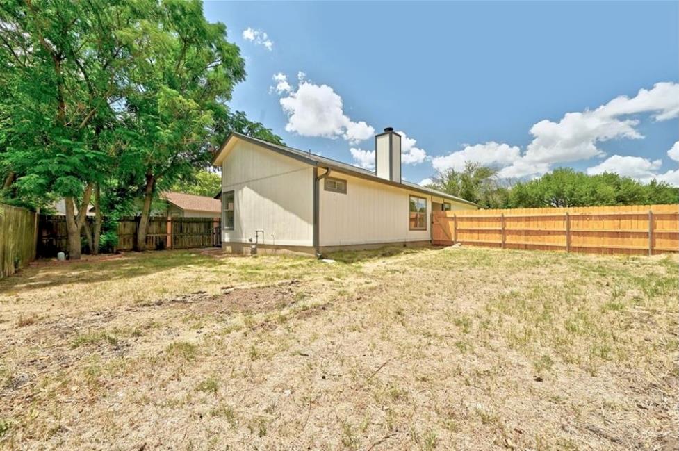 9601 Holly Springs Dr Property Photo 25