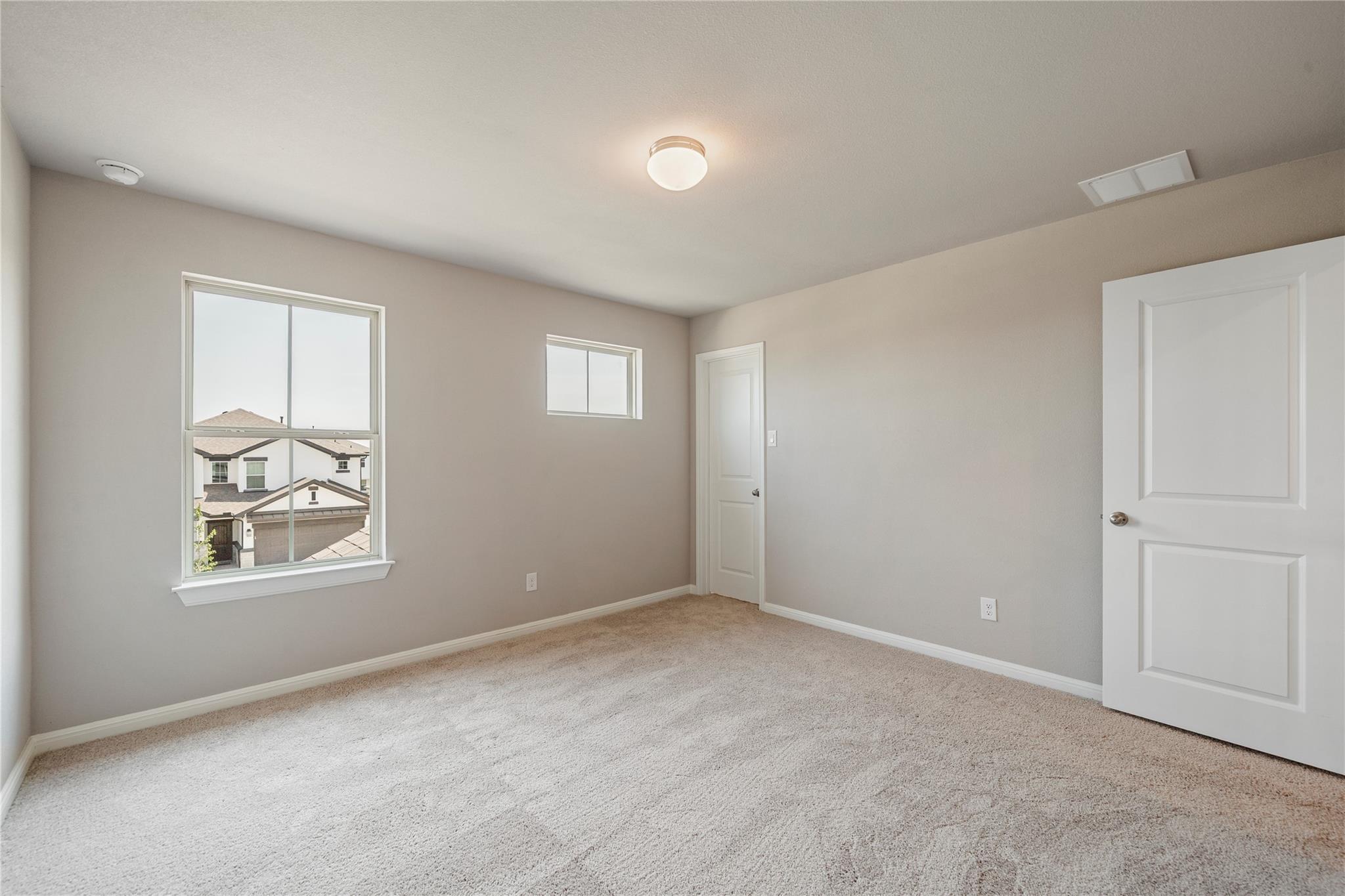 128 Comet Pointe Dr Property Photo 8