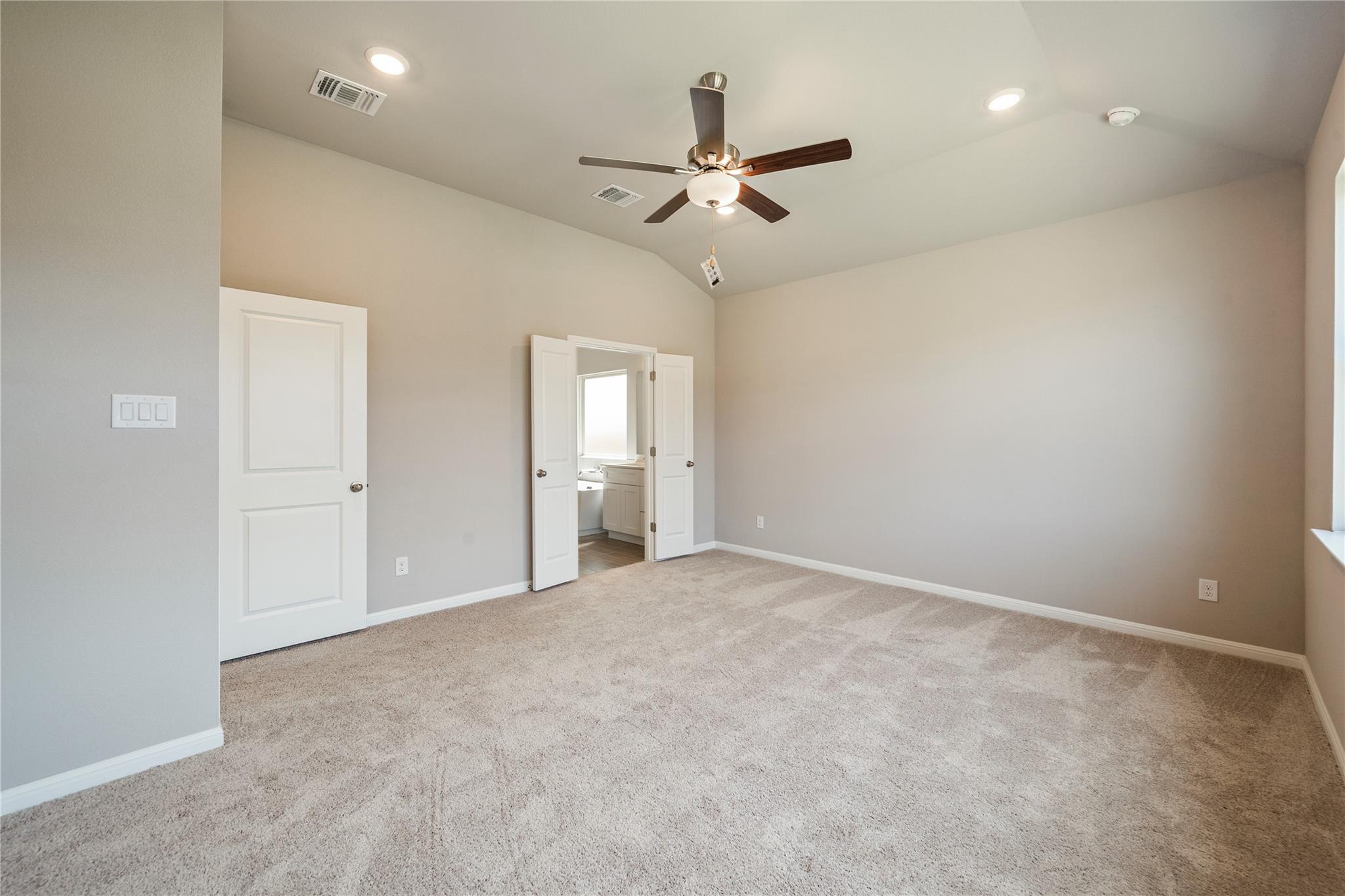 128 Comet Pointe Dr Property Photo 16