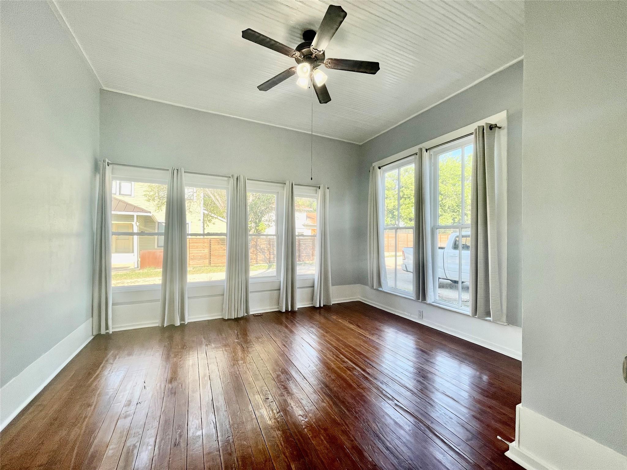 908 W Hopkins St Property Photo 5