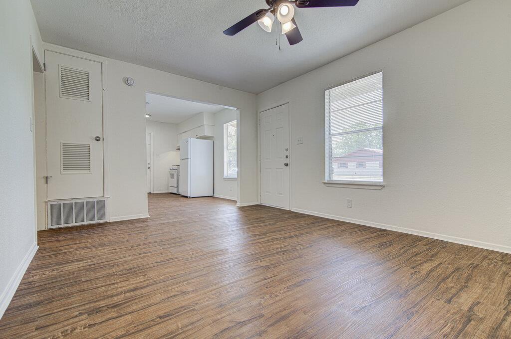 5006 Brighton Rd #b Property Photo 5