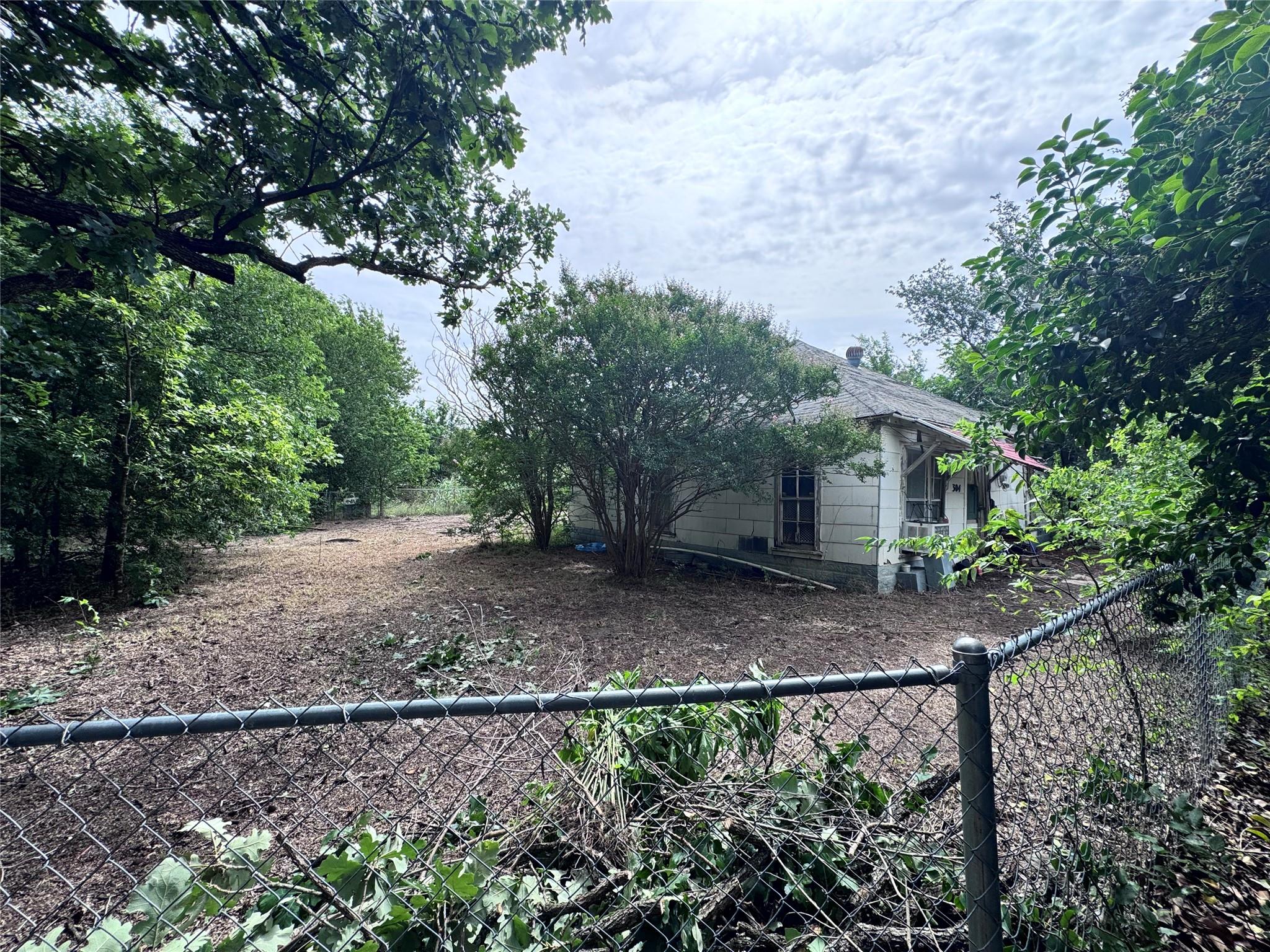 304 E Prairie Ave Property Photo 4