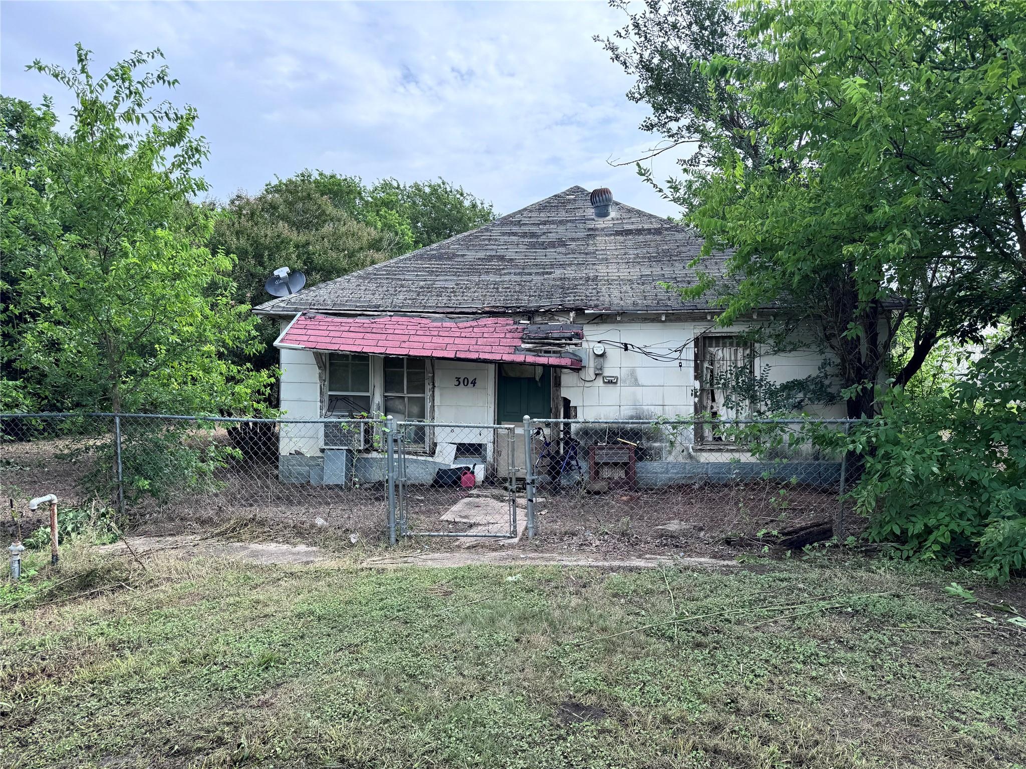 304 E Prairie Ave Property Photo 6