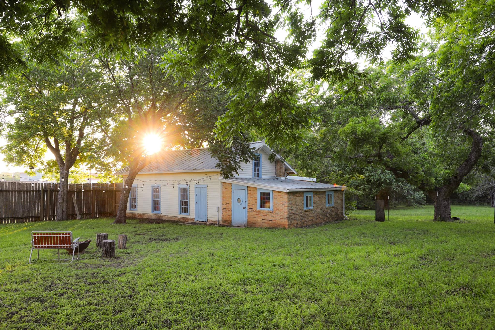 200 E Brenham St Property Photo 2