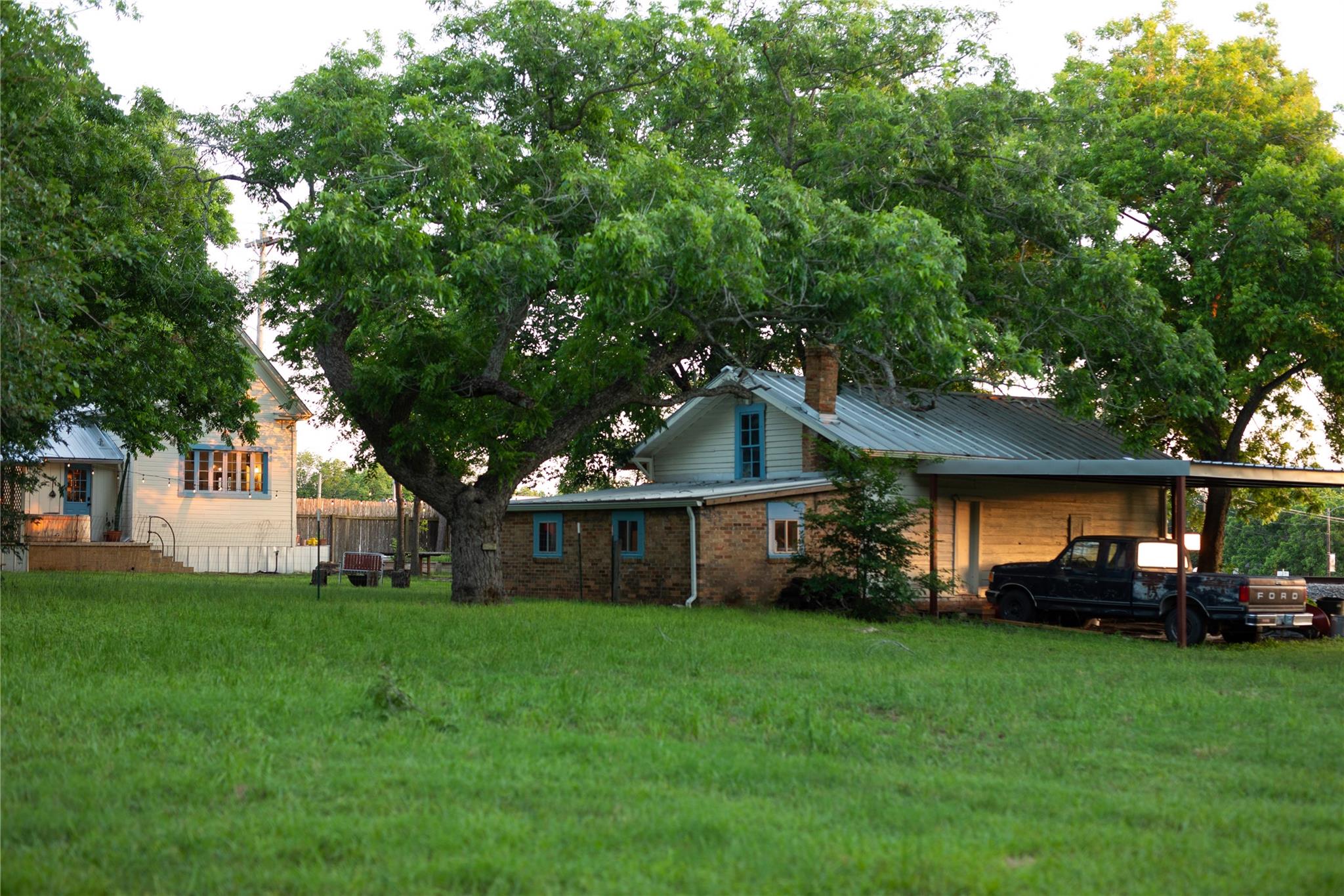 200 E Brenham St Property Photo 33