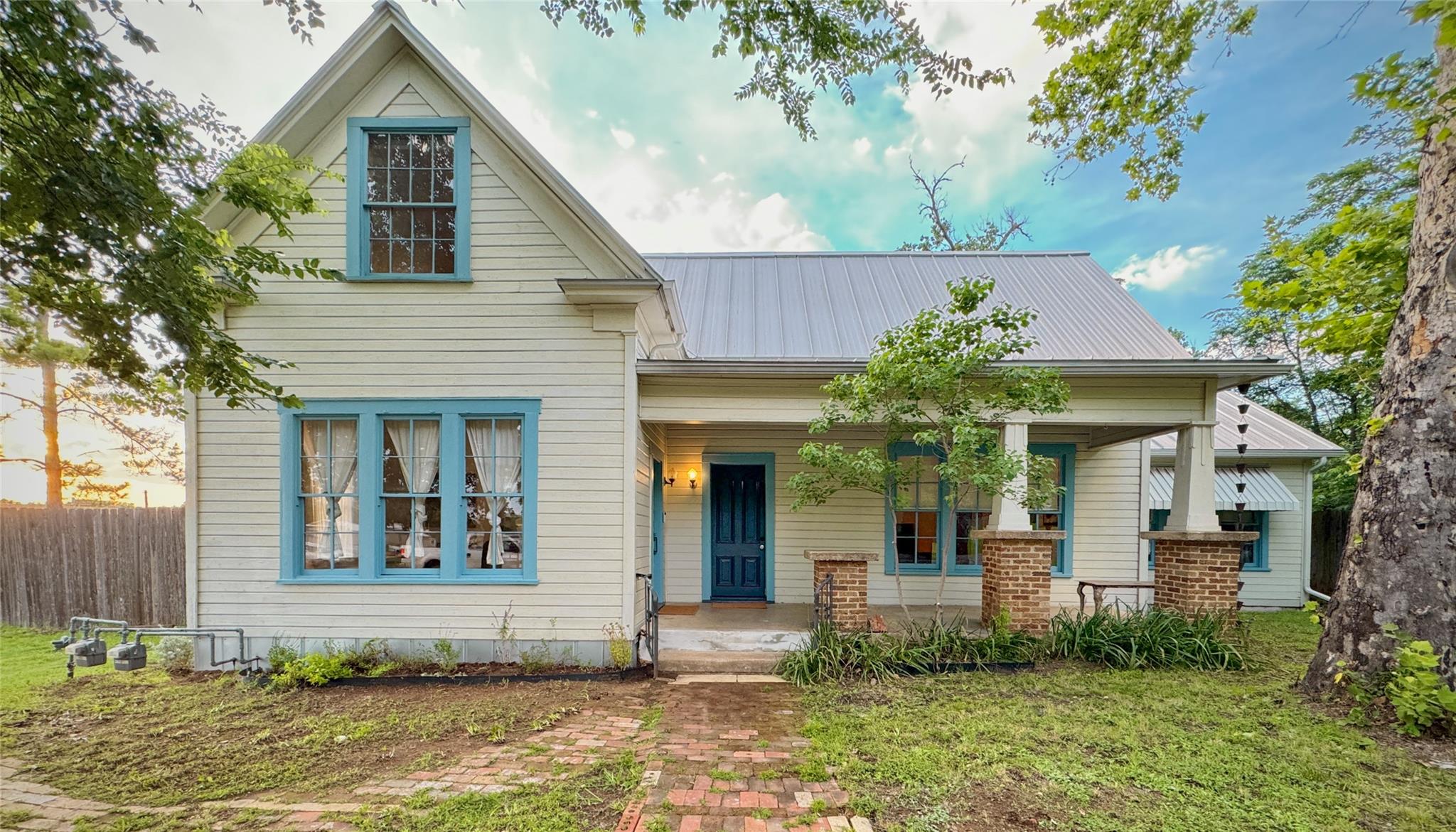 200 E Brenham St Property Photo 39