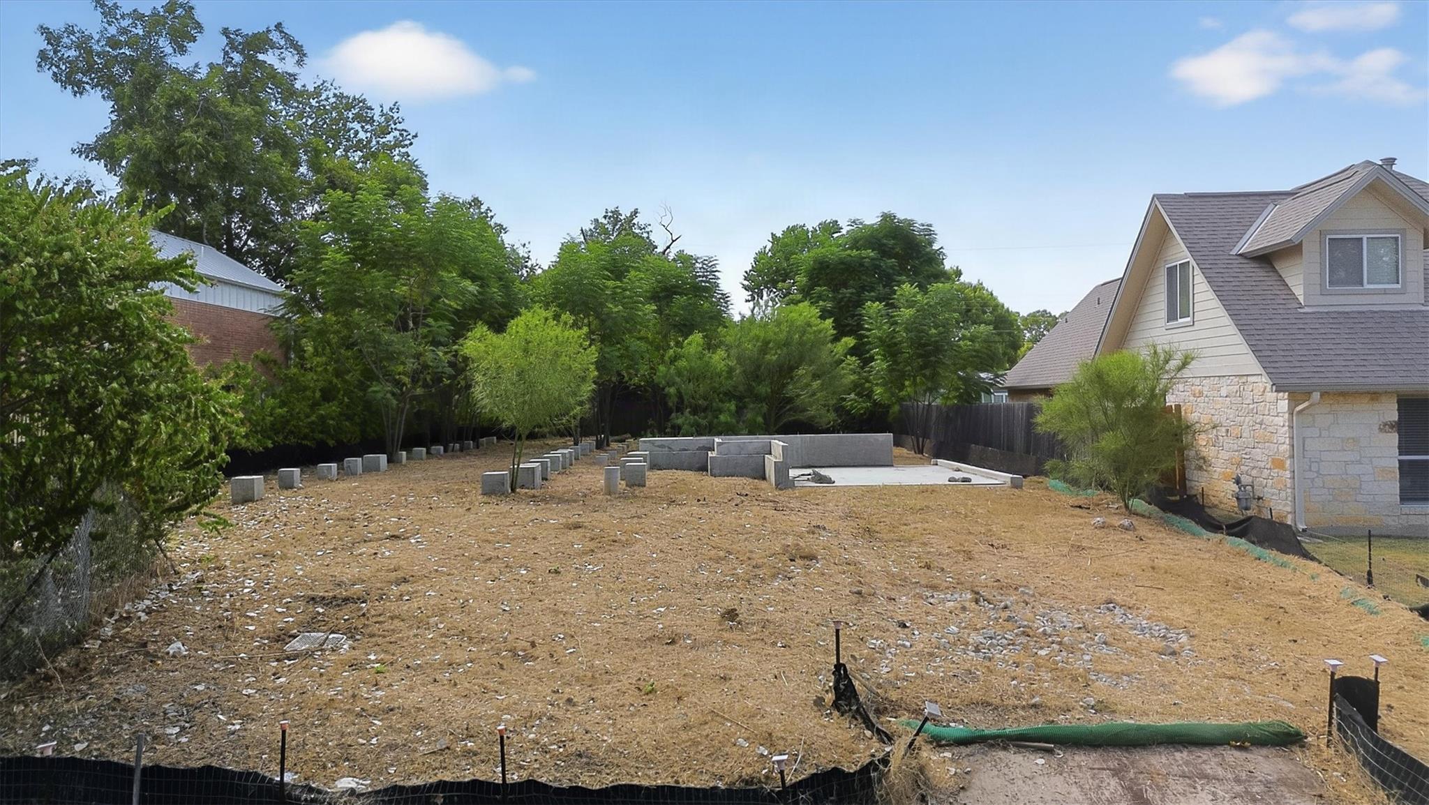 2602 Little John Ln Property Photo 1