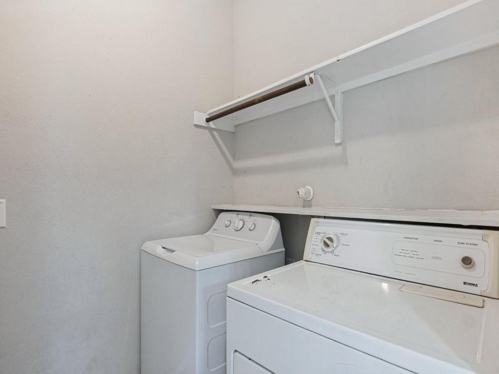 512 Eagle Brook Ln Property Photo 11