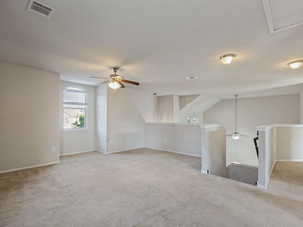 512 Eagle Brook Ln Property Photo 13
