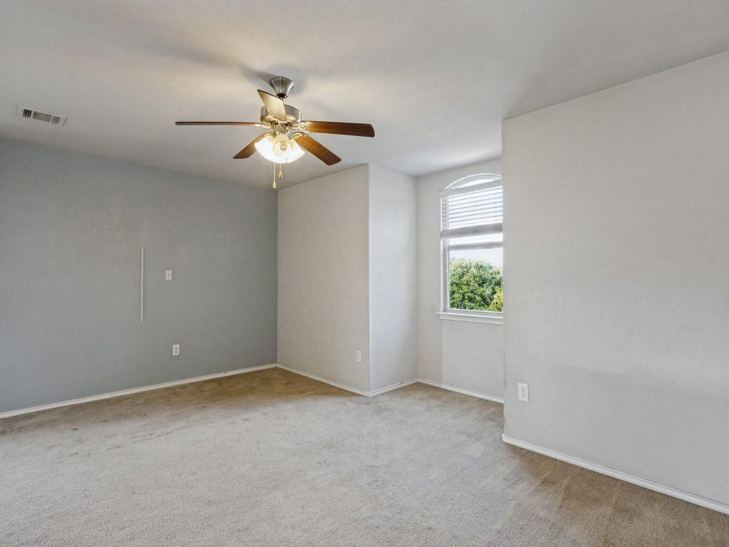 512 Eagle Brook Ln Property Photo 14