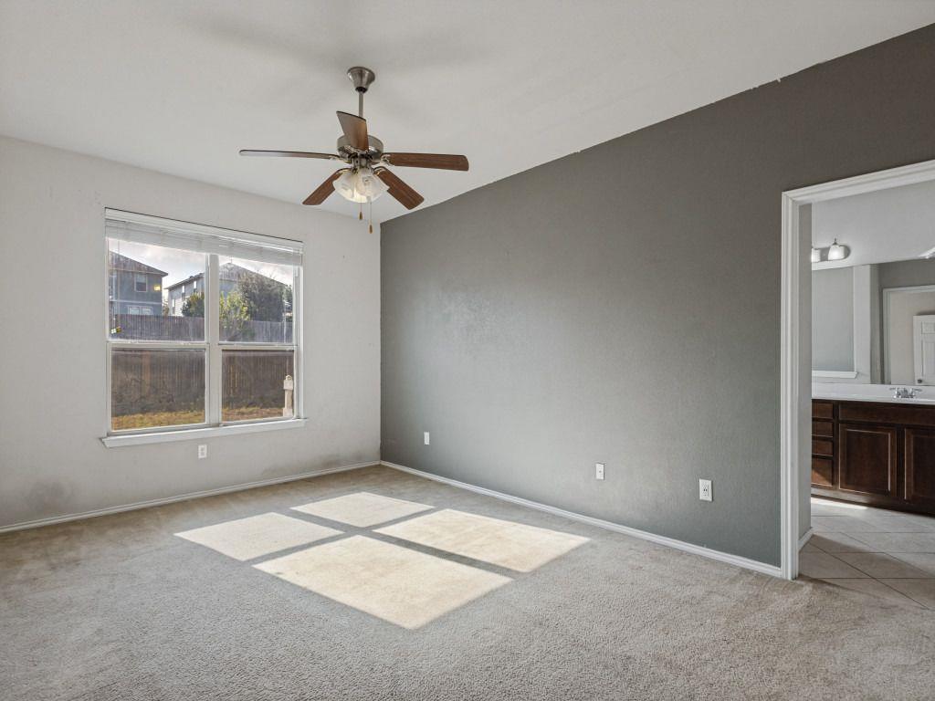 512 Eagle Brook Ln Property Photo 17