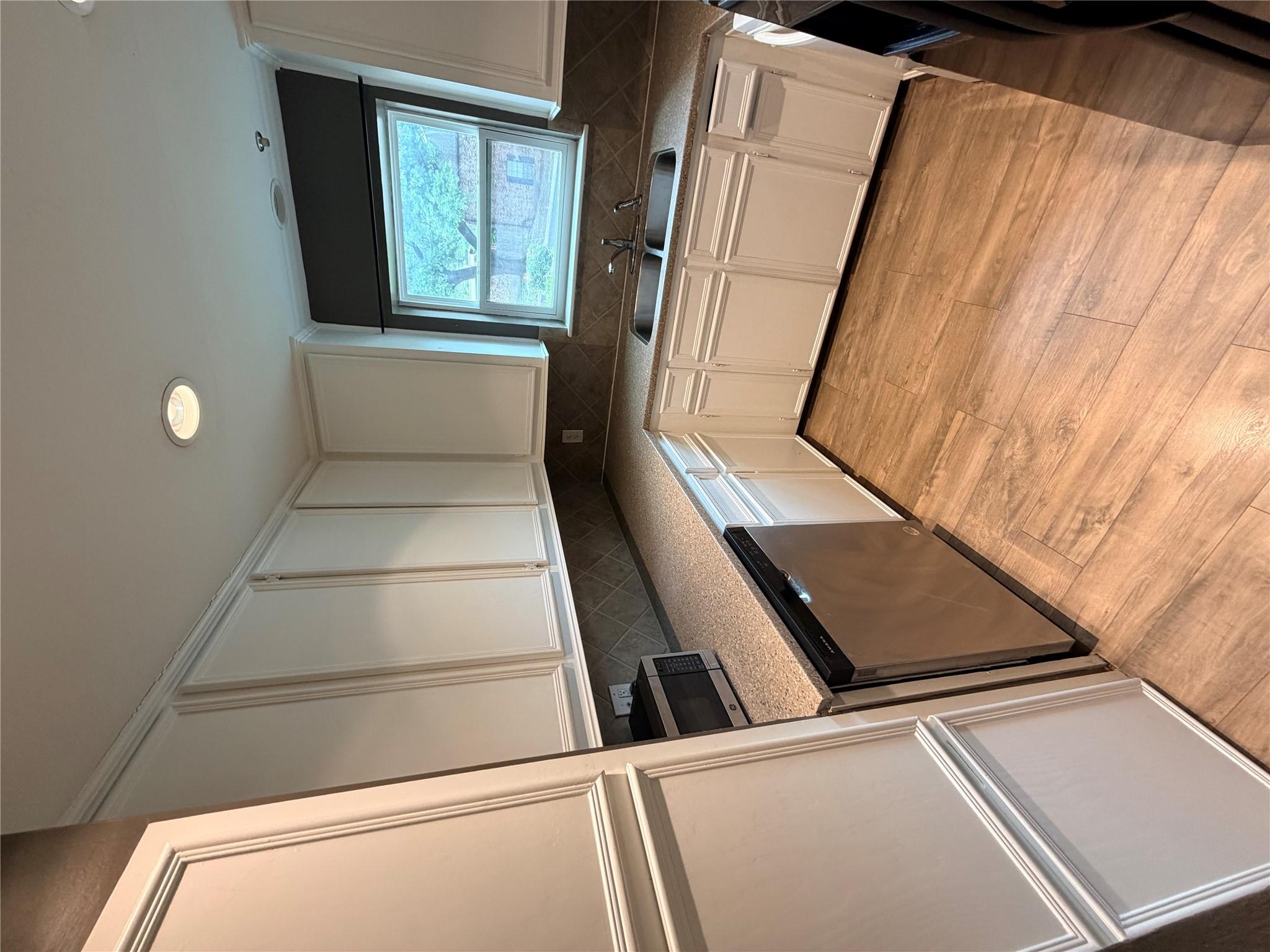 6600 Valleyside Rd #d-20 Property Photo 13