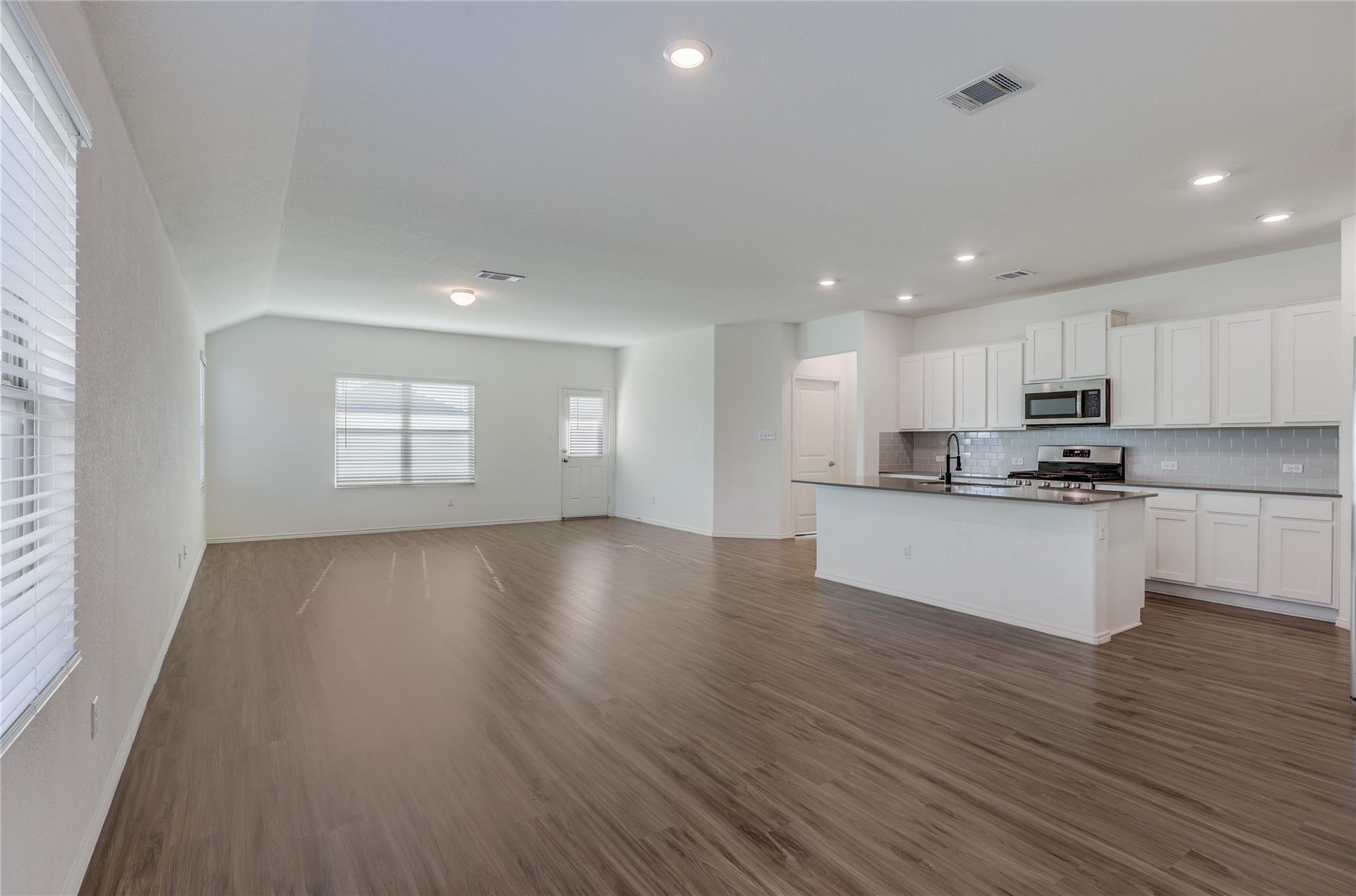 21409 Wilmiller Ln Property Photo 2